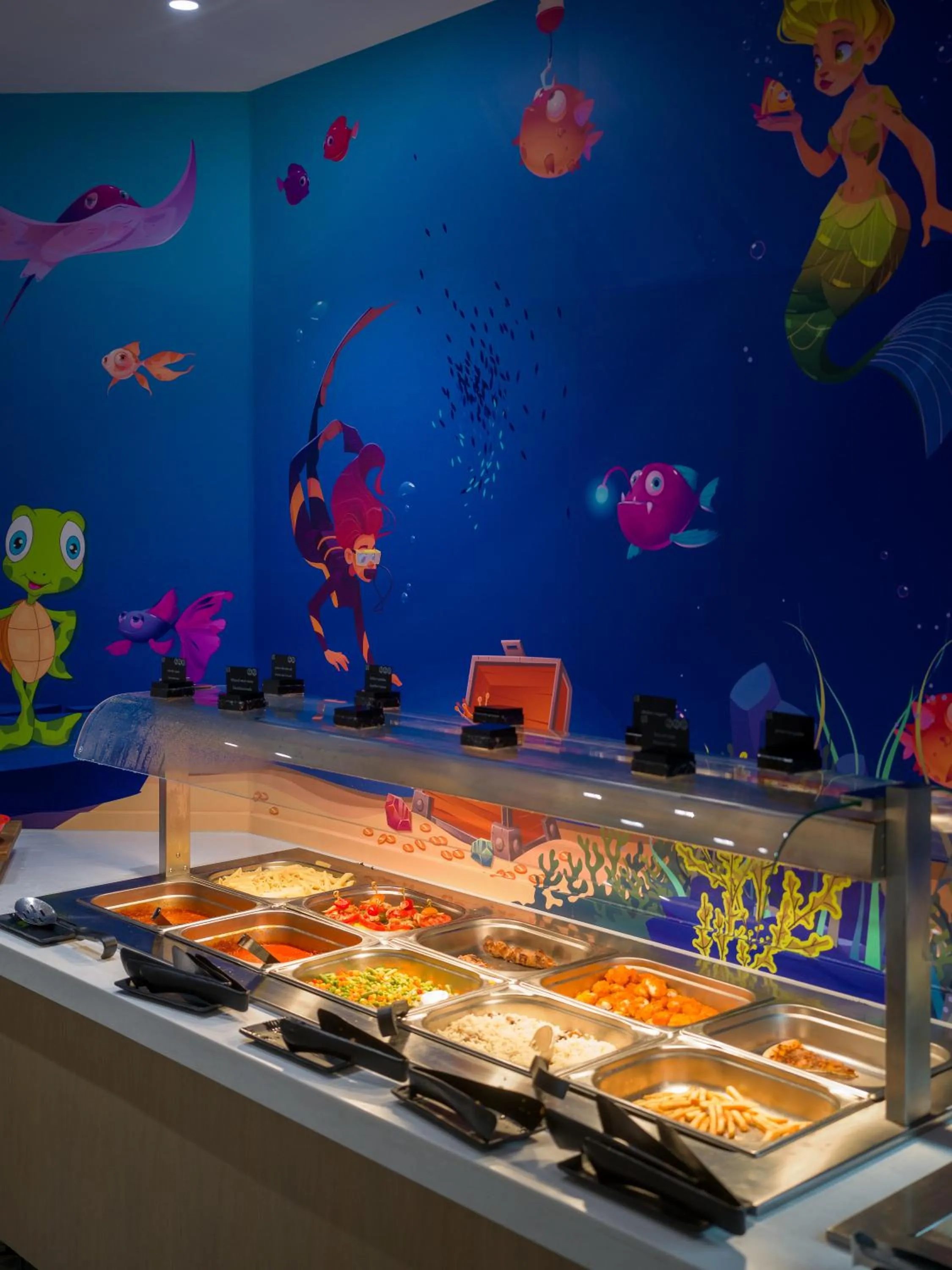 Restaurant/places to eat in Neptune Luxury Resort