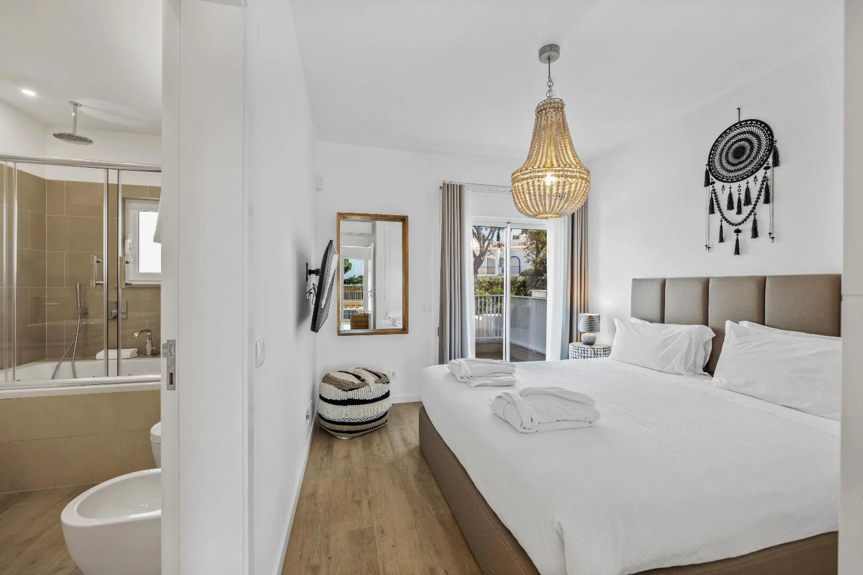 Bed in Vale Do Lobo Resort