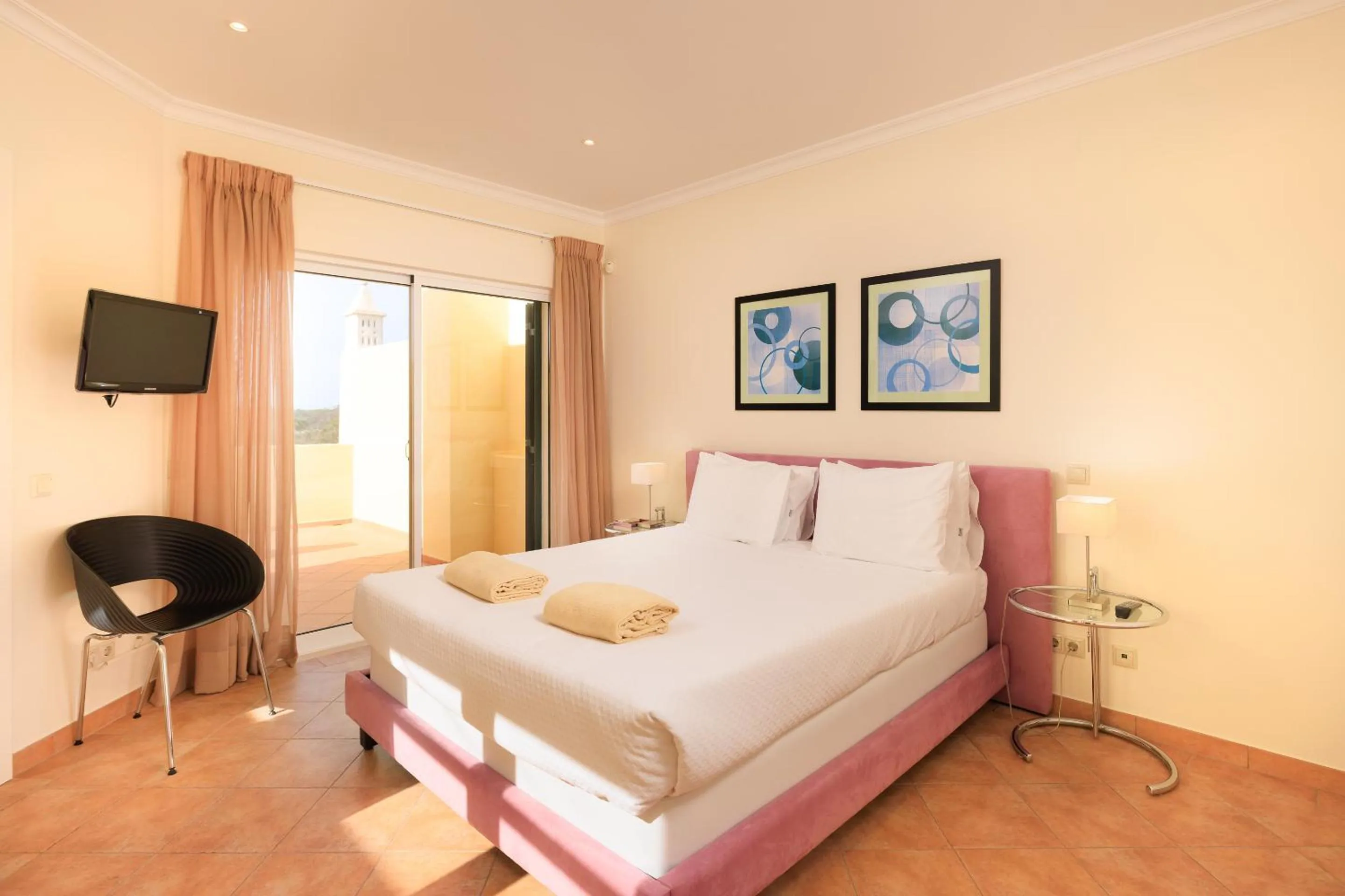 Bed in Vale Do Lobo Resort