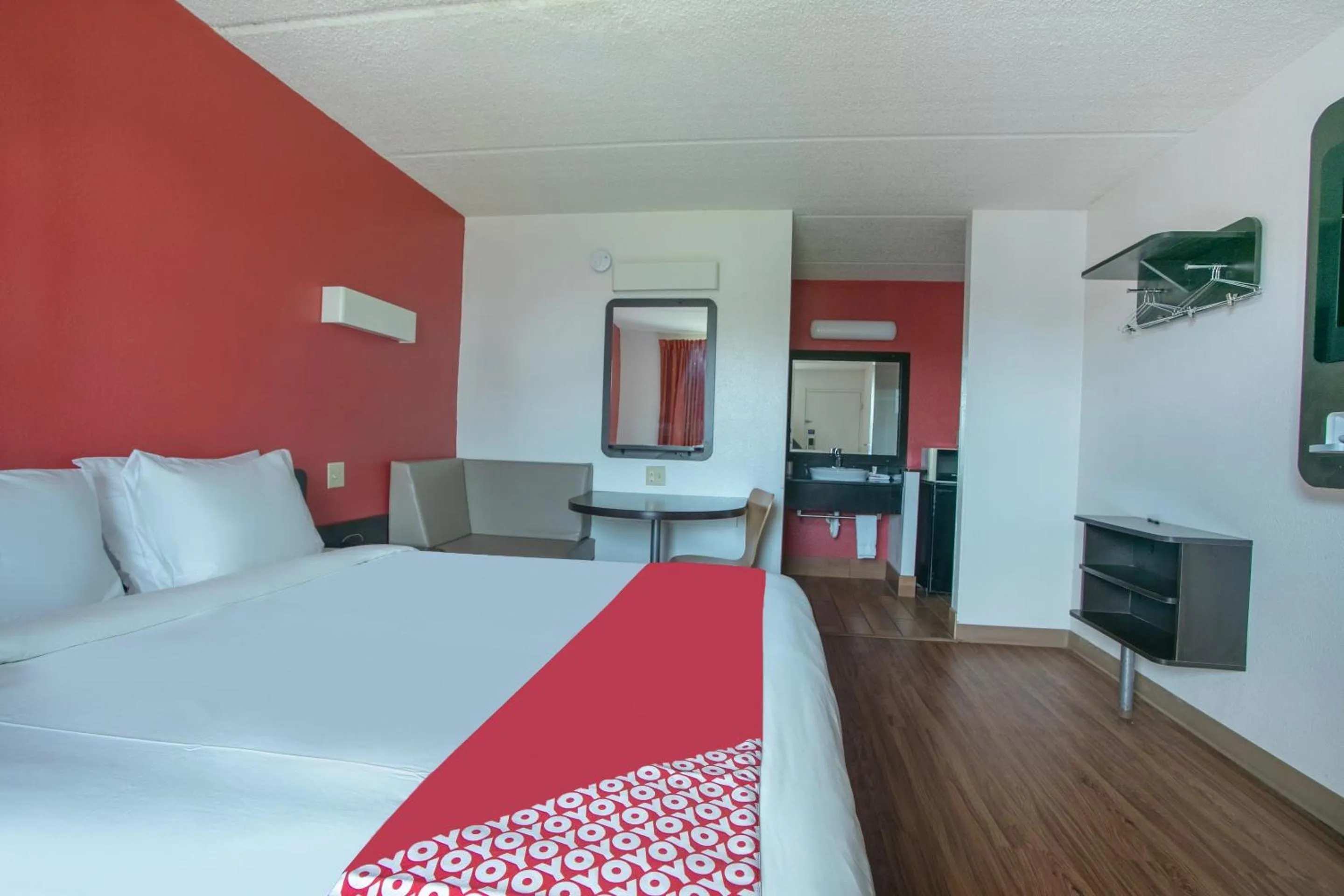 Bedroom in OYO Hotel Lake Park-Valdosta I-75