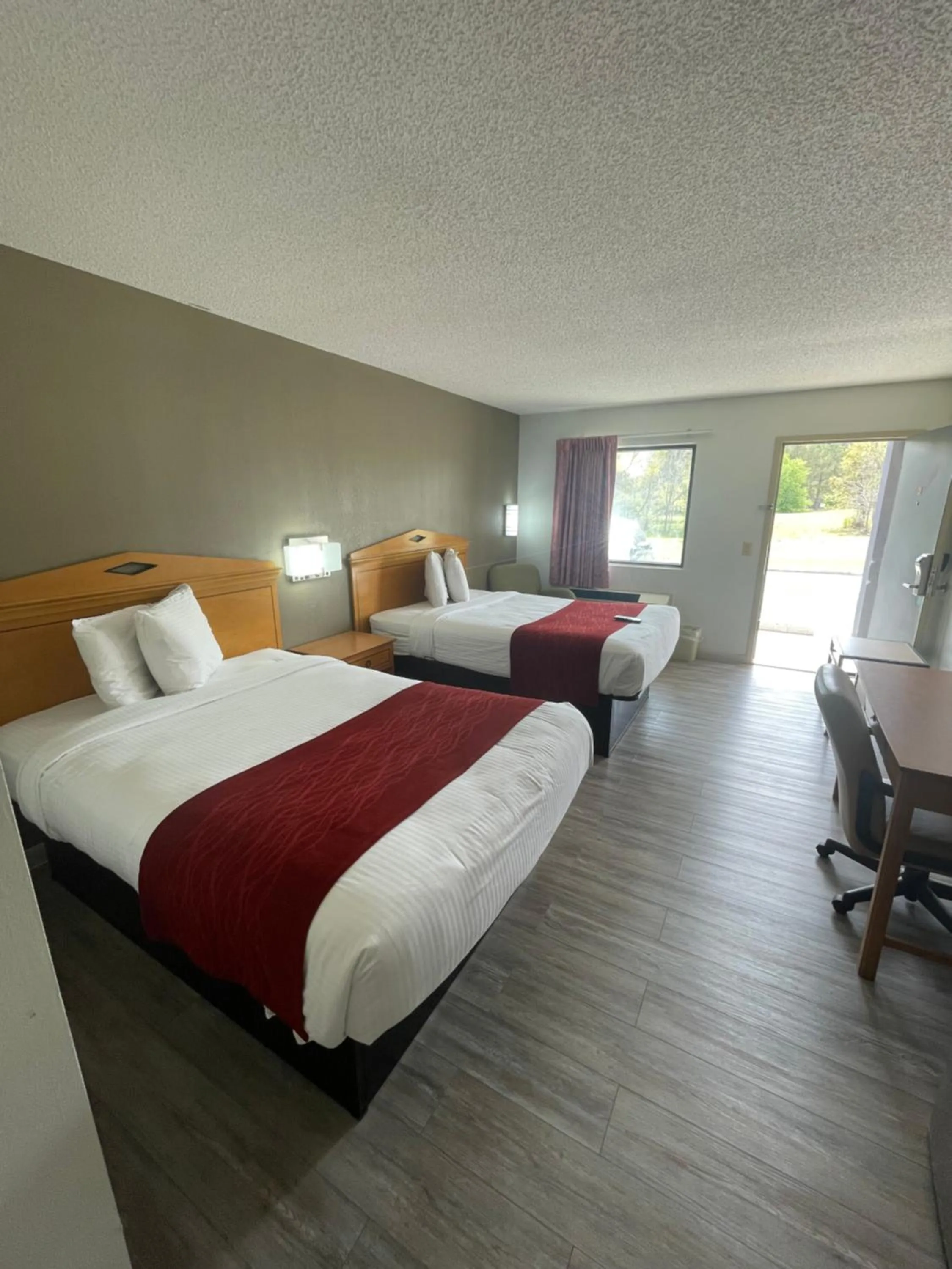 Bedroom, Bed in Budget Inn Timmonsville