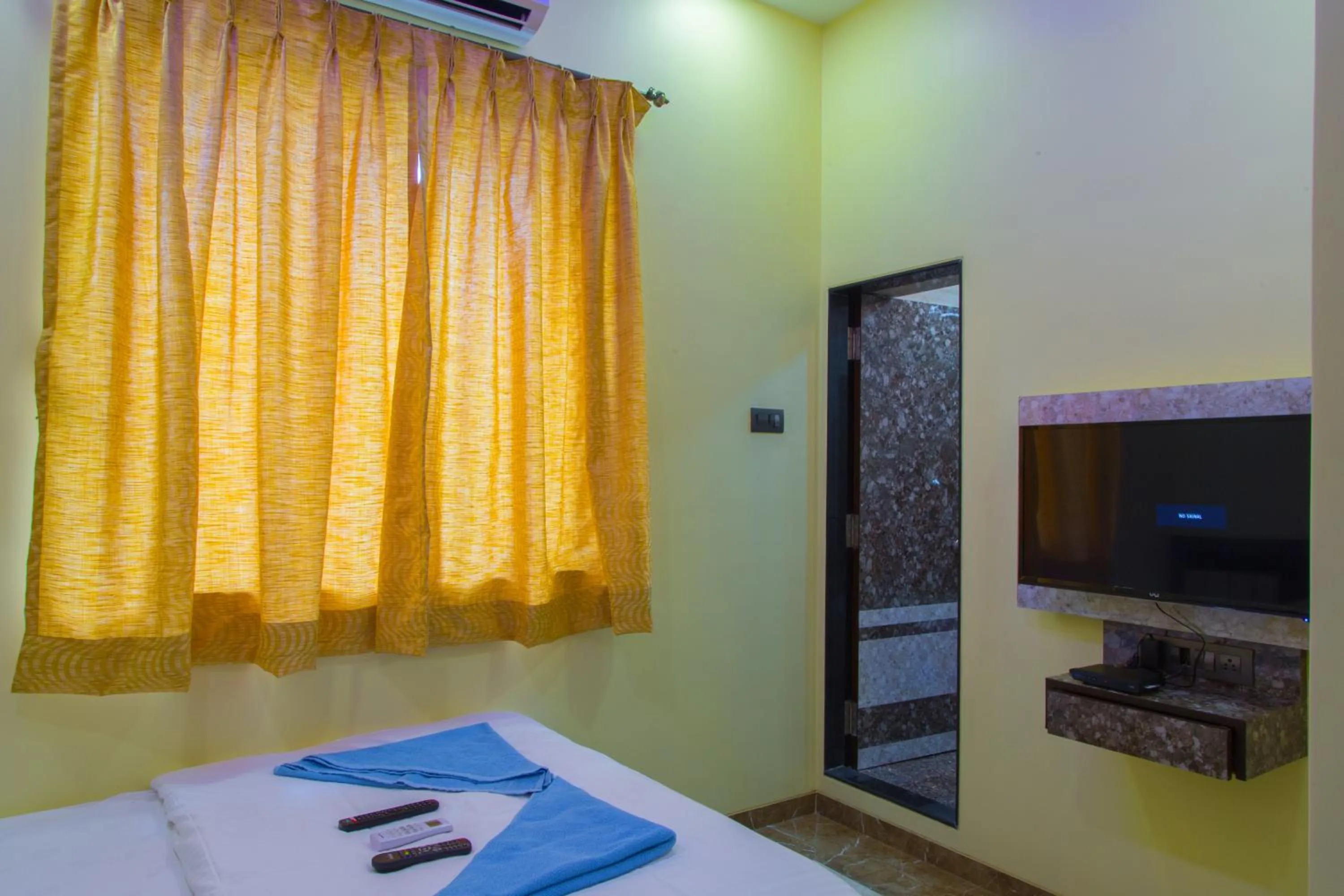 Photo of the whole room, Bed in Hotel Tourister