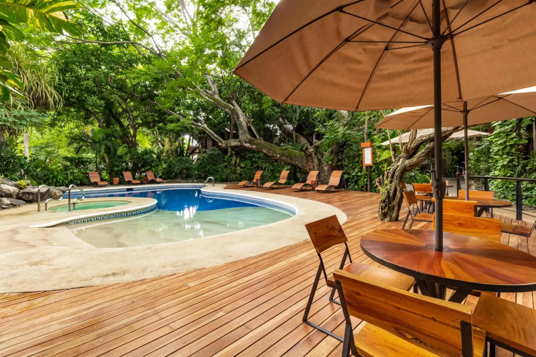 Pool view in Hotel Bosque del Mar Playa Hermosa