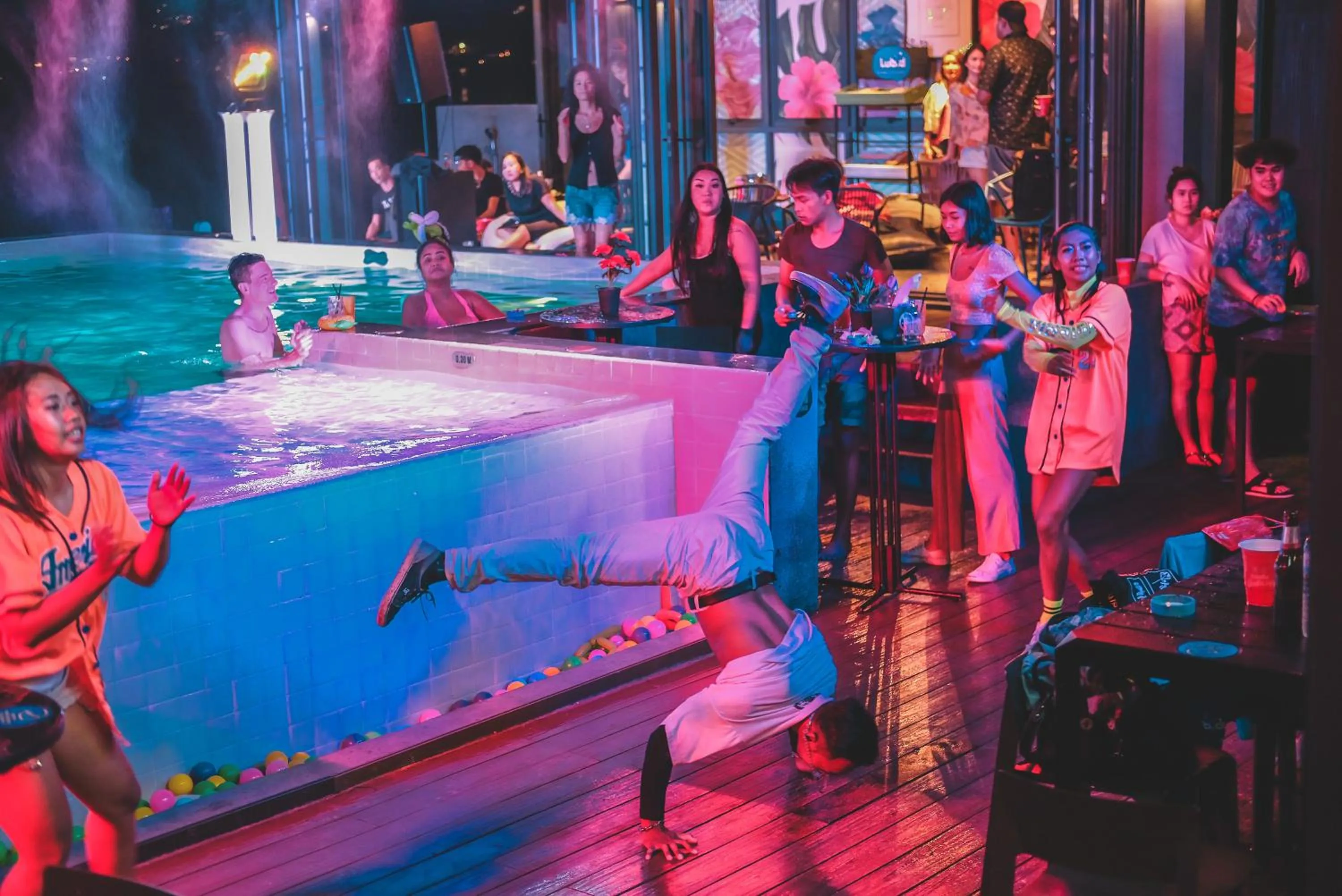 Nightclub / DJ in Lub d Koh Samui Chaweng Beach - Beachfront & Vibrant Social Vibe