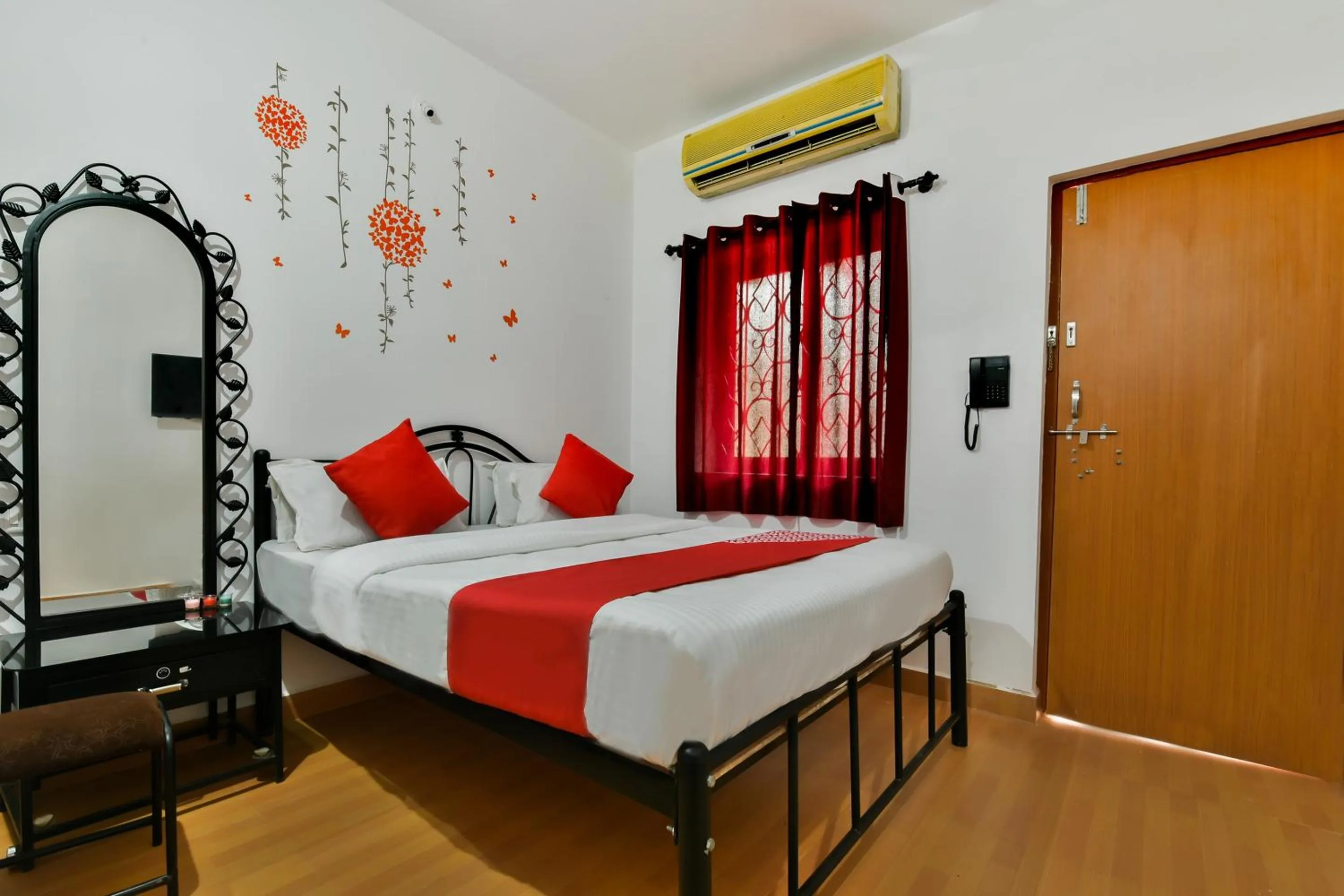 Bedroom in Hotel O Route Near Calangute Beach