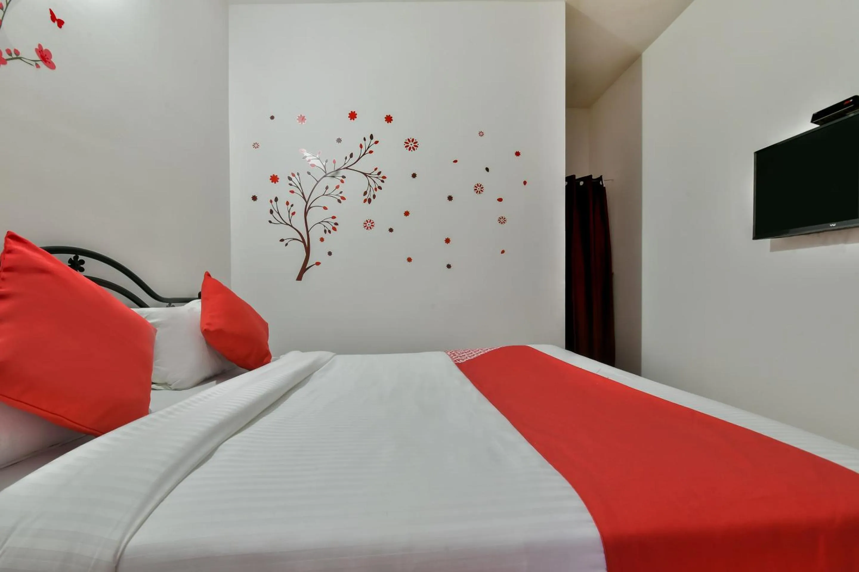 Bedroom in Hotel O Route Near Calangute Beach