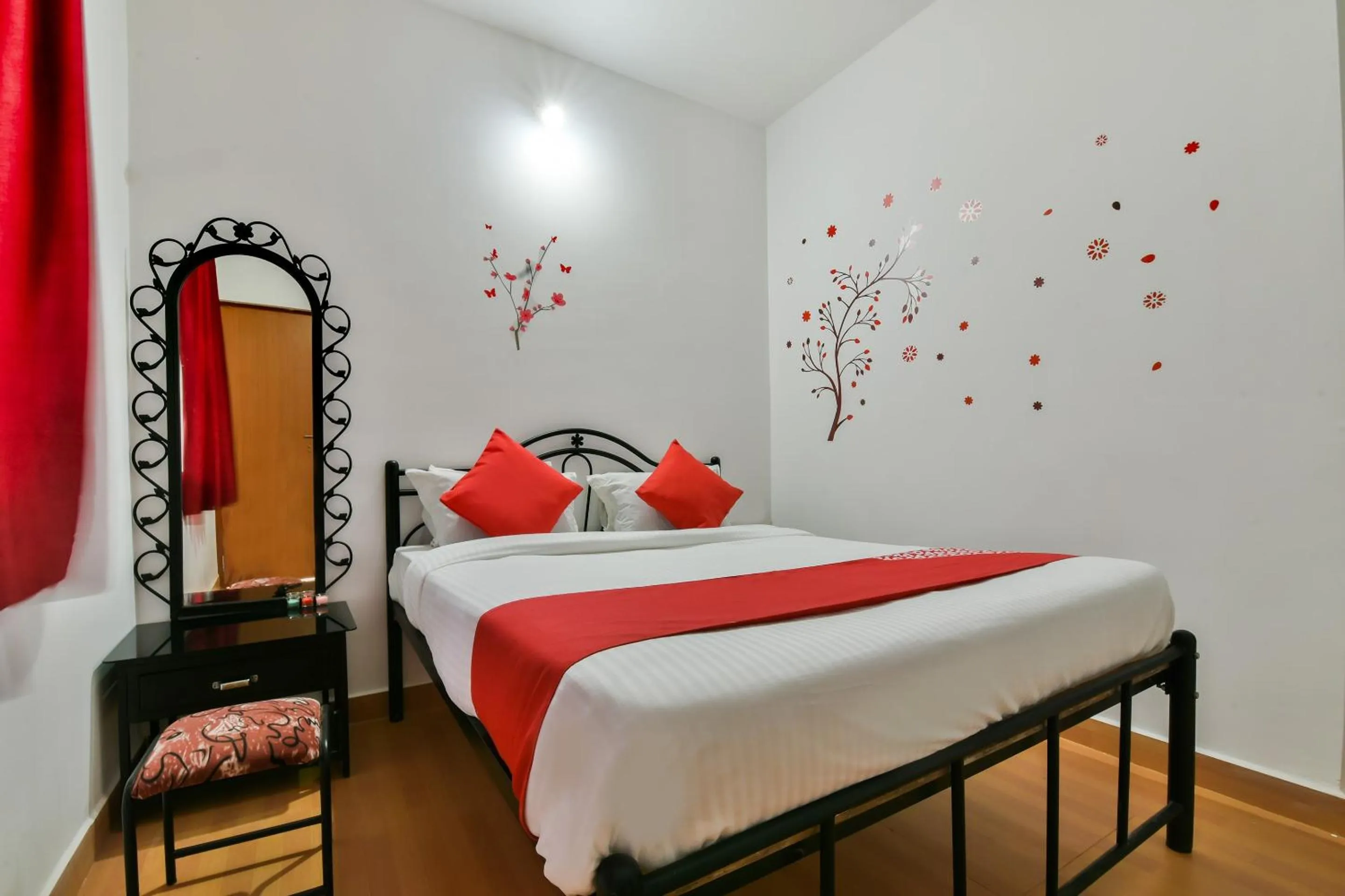 Bedroom in Hotel O Route Near Calangute Beach