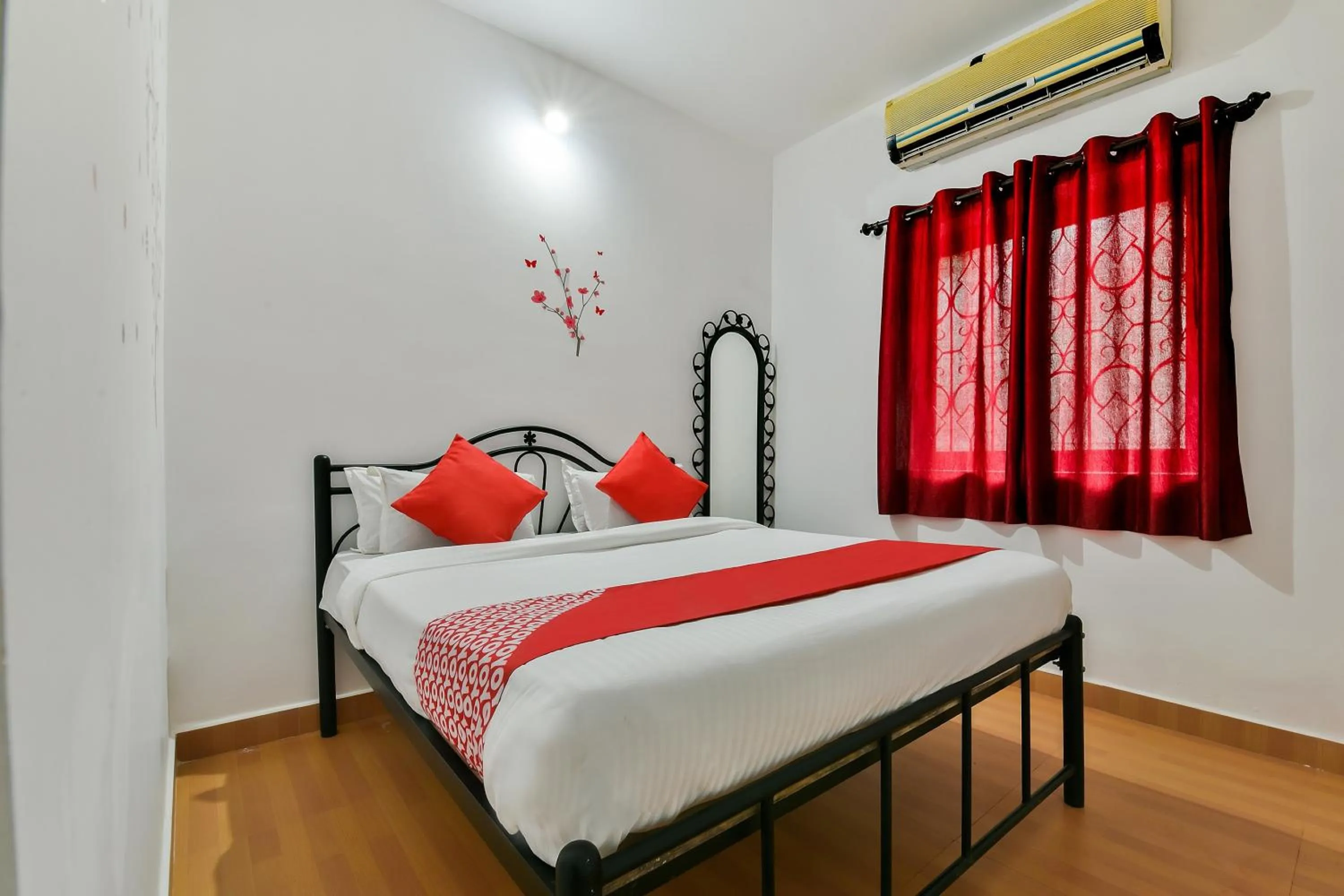 Bedroom in Hotel O Route Near Calangute Beach