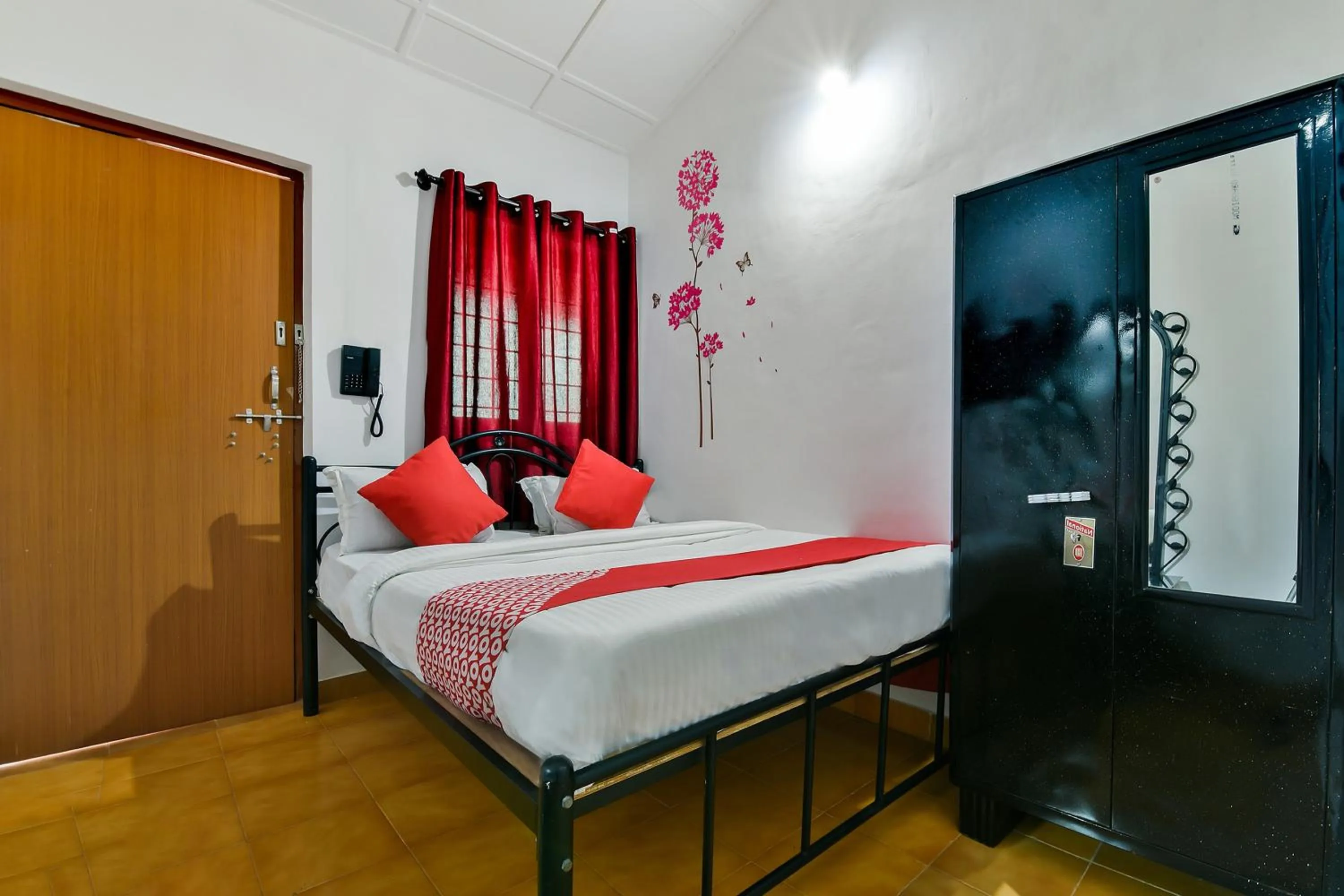 Bedroom in Hotel O Route Near Calangute Beach