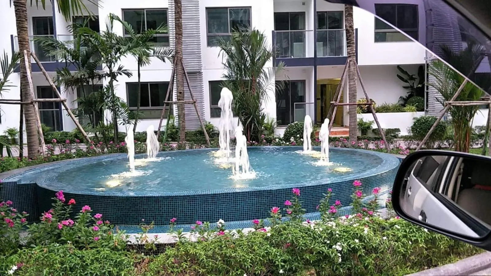 Garden in Arcadia Beach Resort By Dary