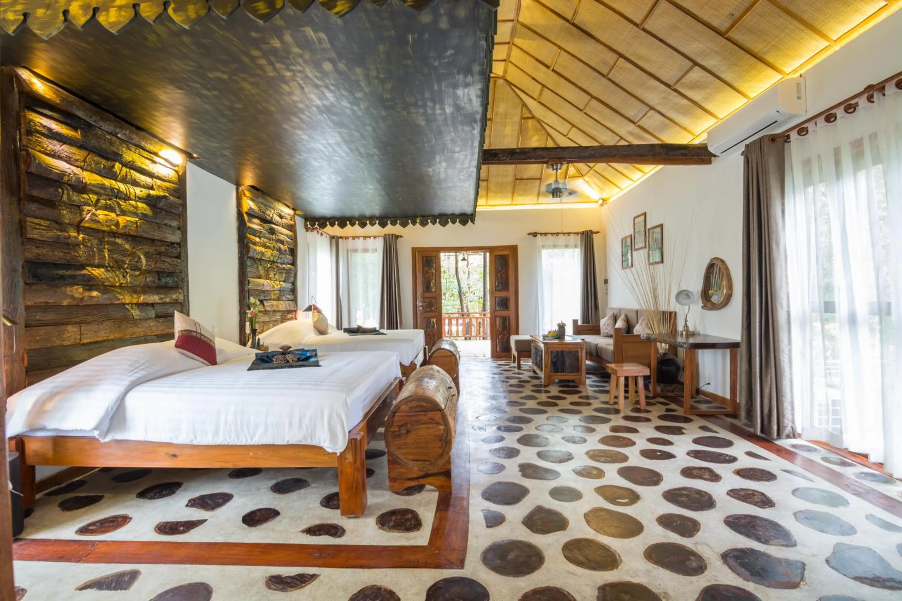 Photo of the whole room, Bed in Bong Thom Forest Lodge