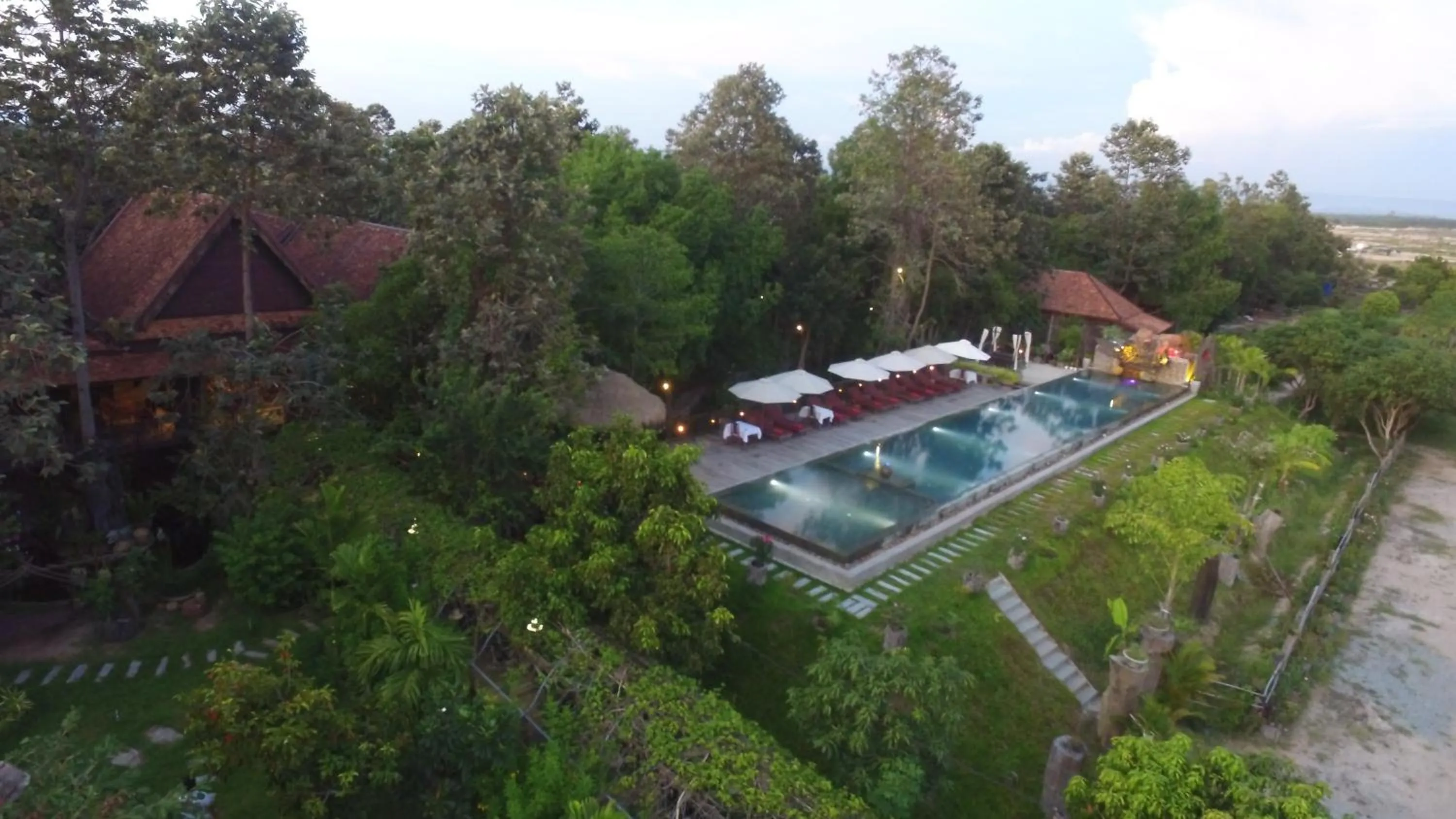 Swimming pool in Bong Thom Forest Lodge