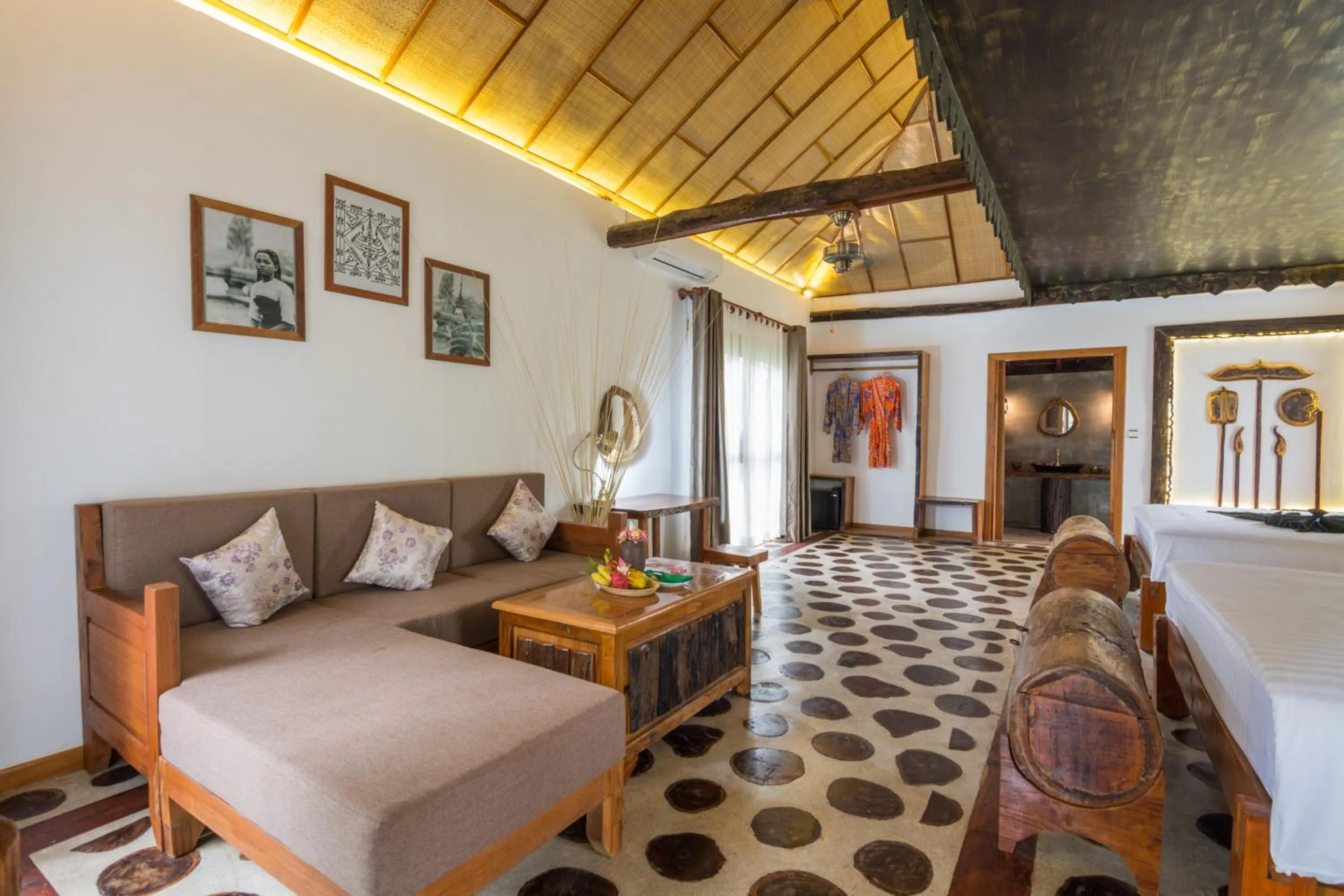 Living room, Bed in Bong Thom Forest Lodge