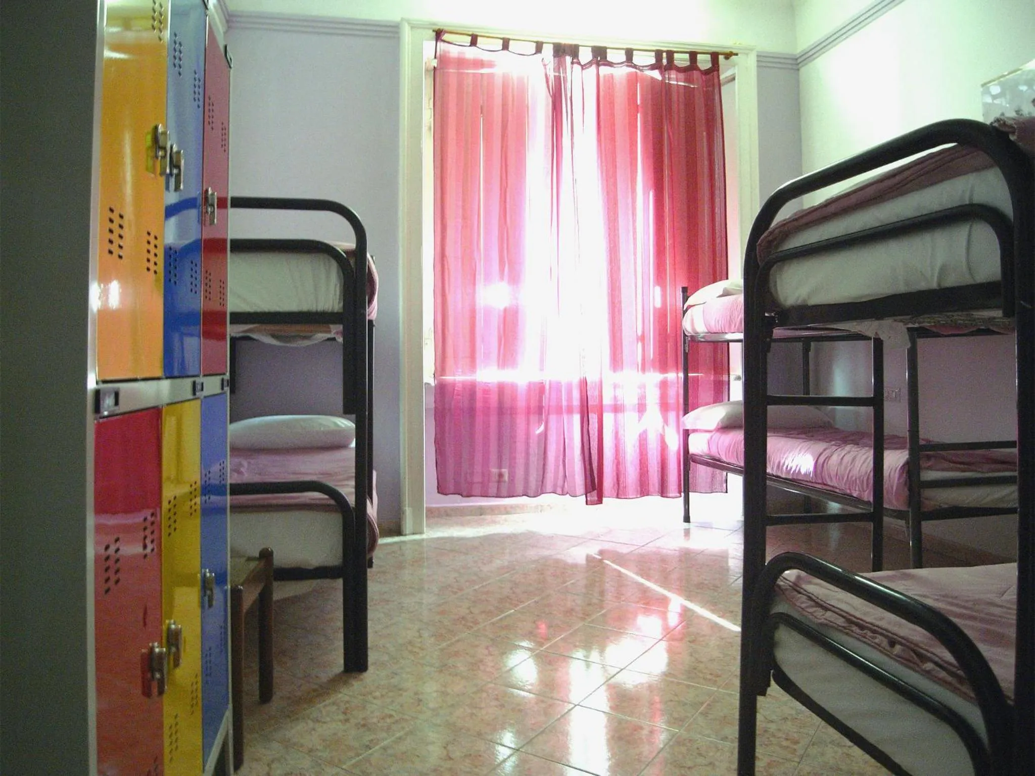 Bedroom, Bunk Bed in Hostel California