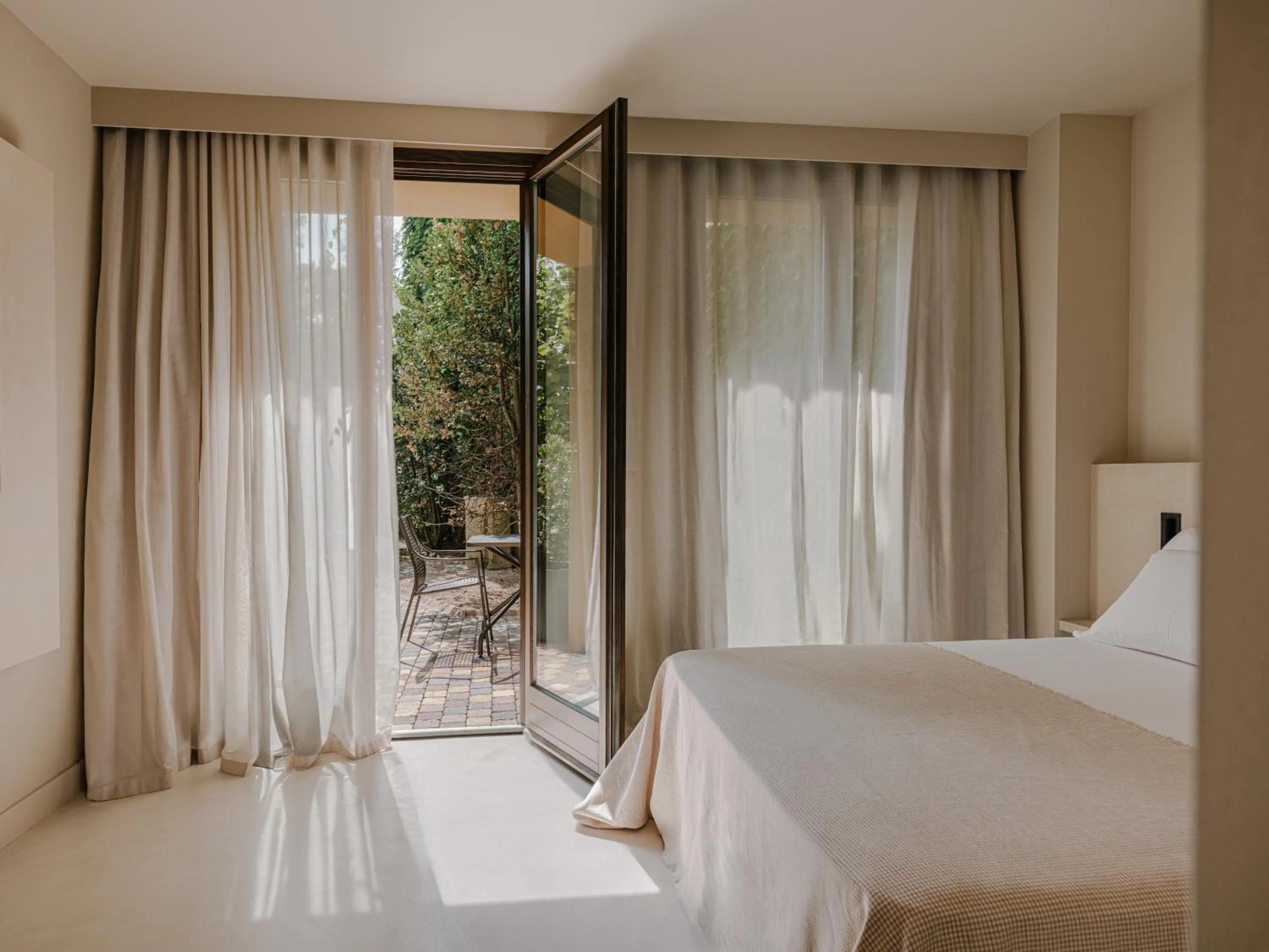 Bed in Les Clarisses Boutique Hotel