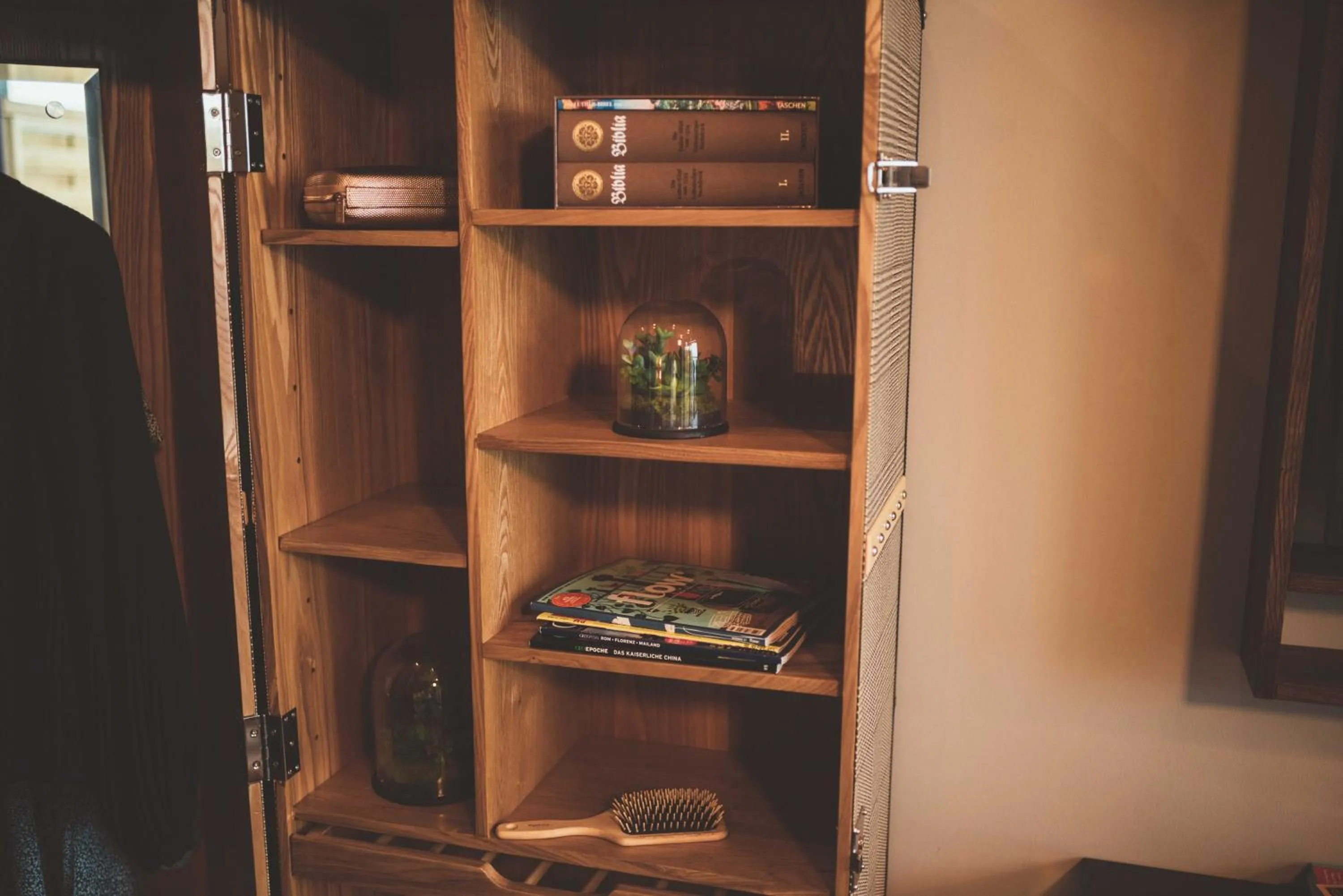 wardrobe in Fliegerdeich Hotel & Restaurant