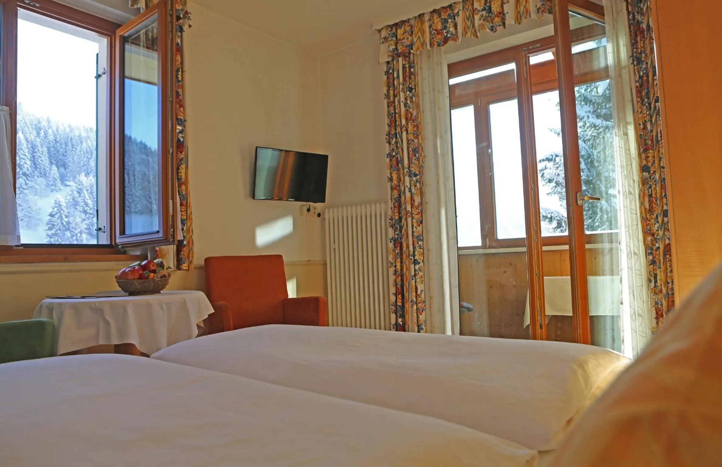 Bedroom, Bed in Hotel - Restaurant Gosauerhof