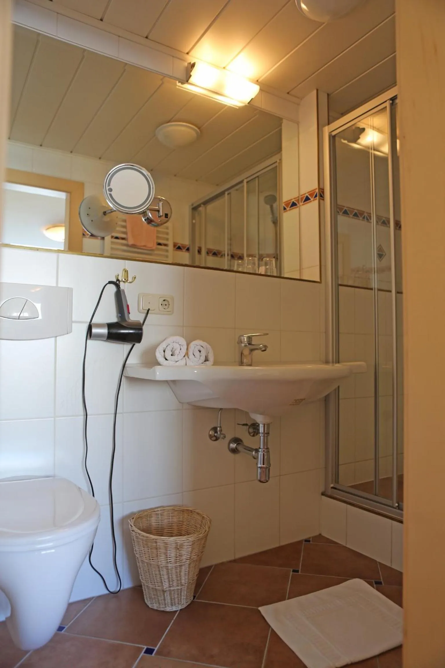 Shower in Hotel - Restaurant Gosauerhof