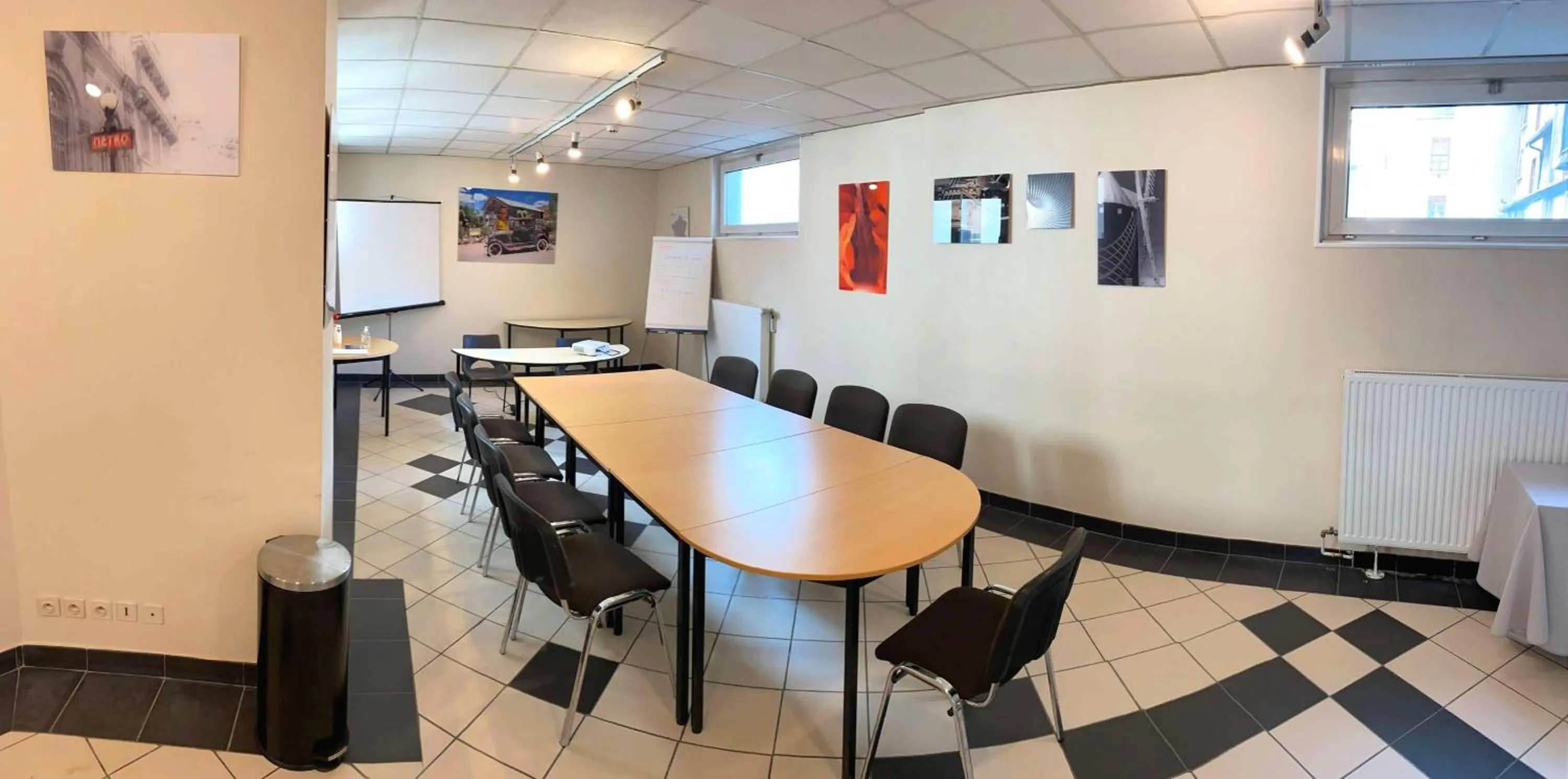 Meeting/conference room in Brit Hotel Suisse et Bordeaux - Centre Gare