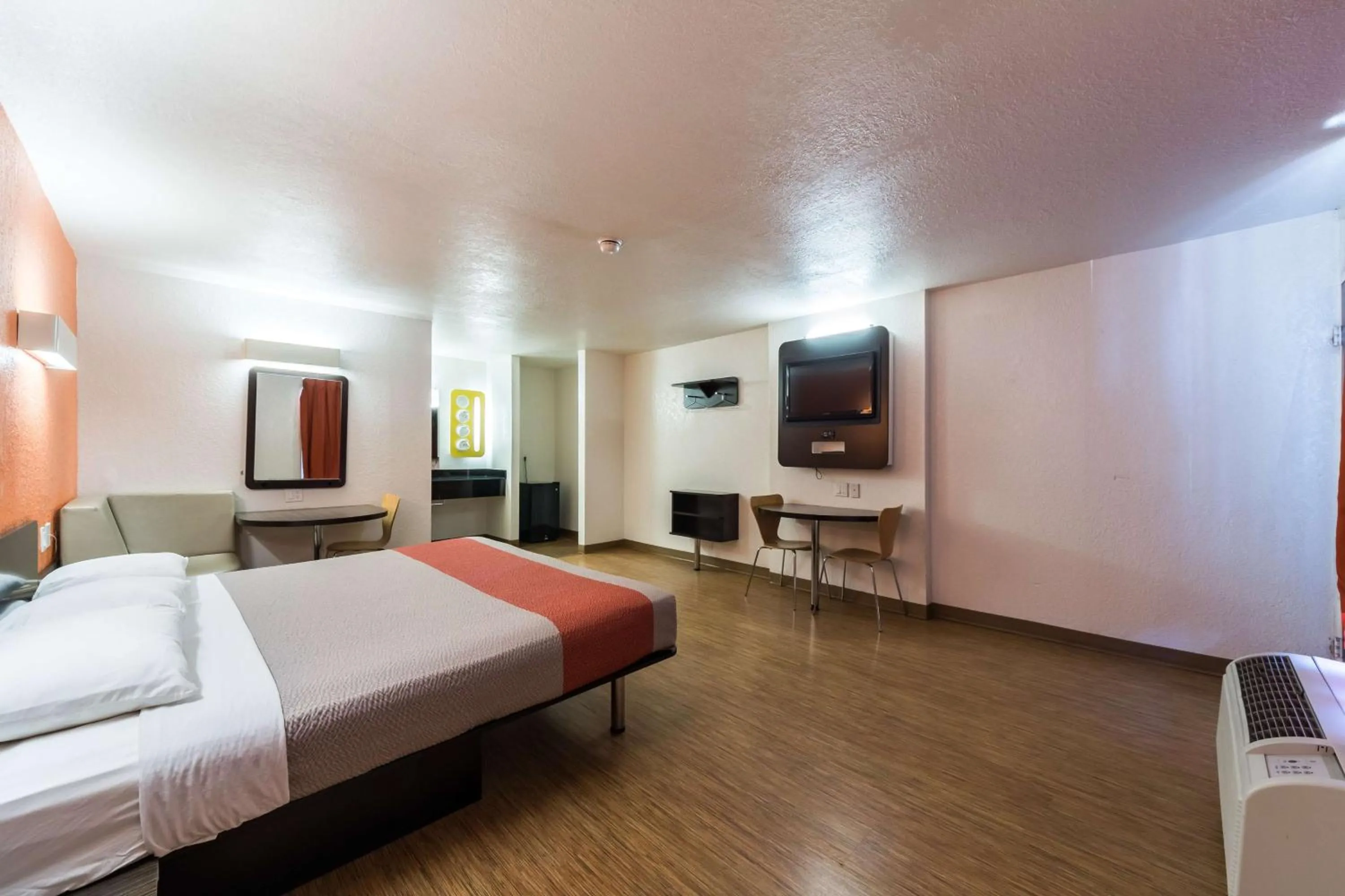 Bedroom, Bed in Motel 6-Uvalde, TX