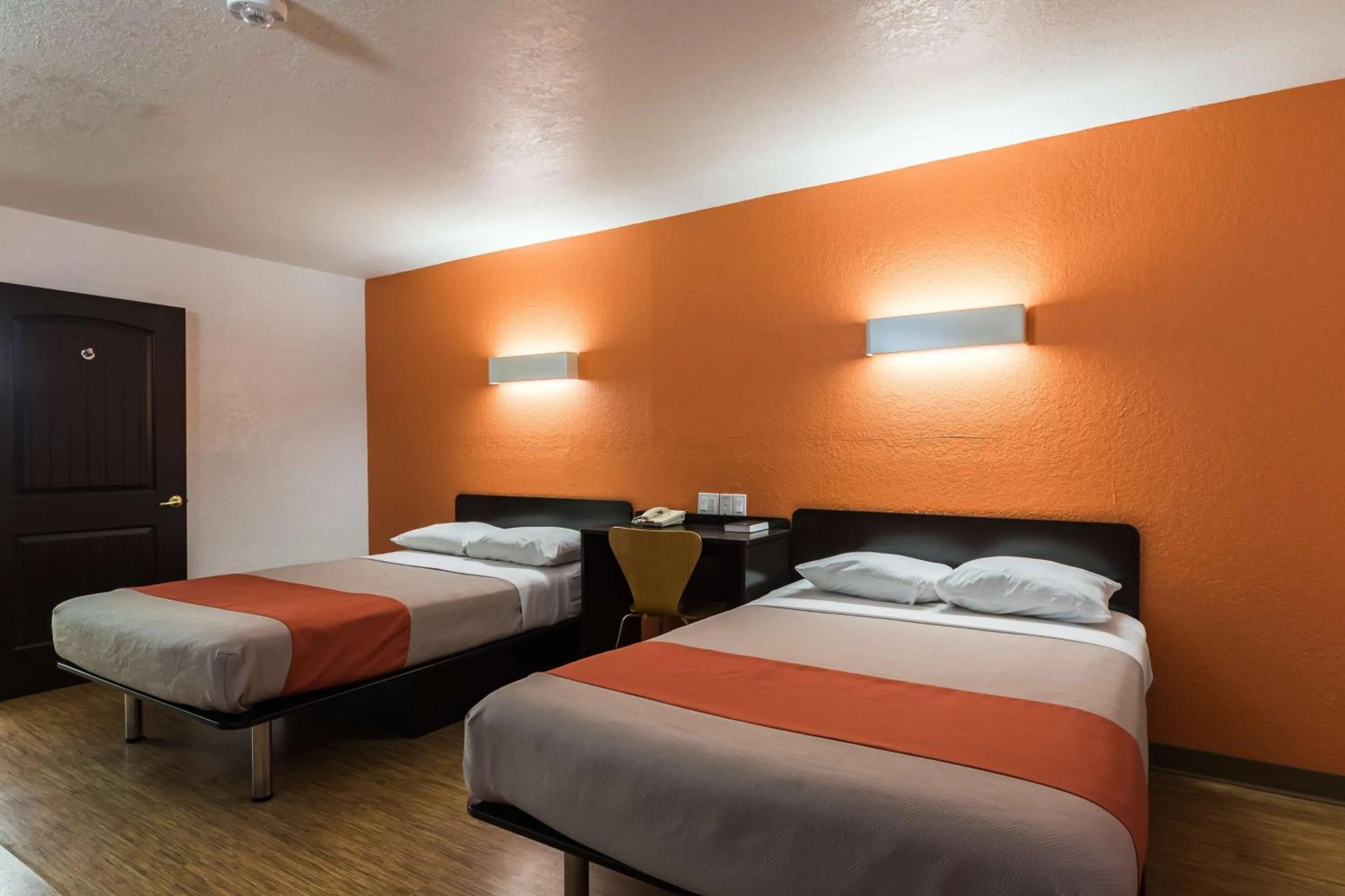 Photo of the whole room, Bed in Motel 6-Uvalde, TX