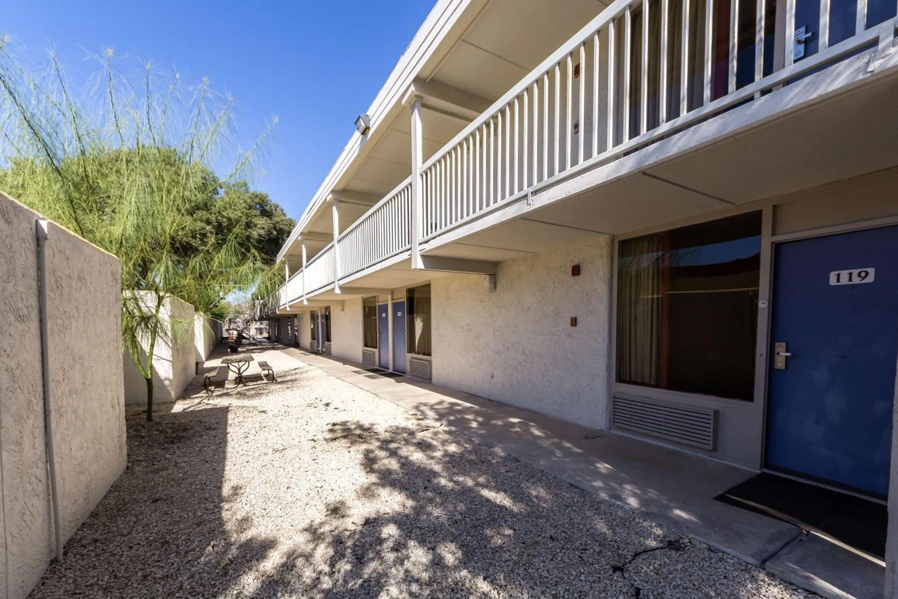 Property building in Motel 6-Uvalde, TX