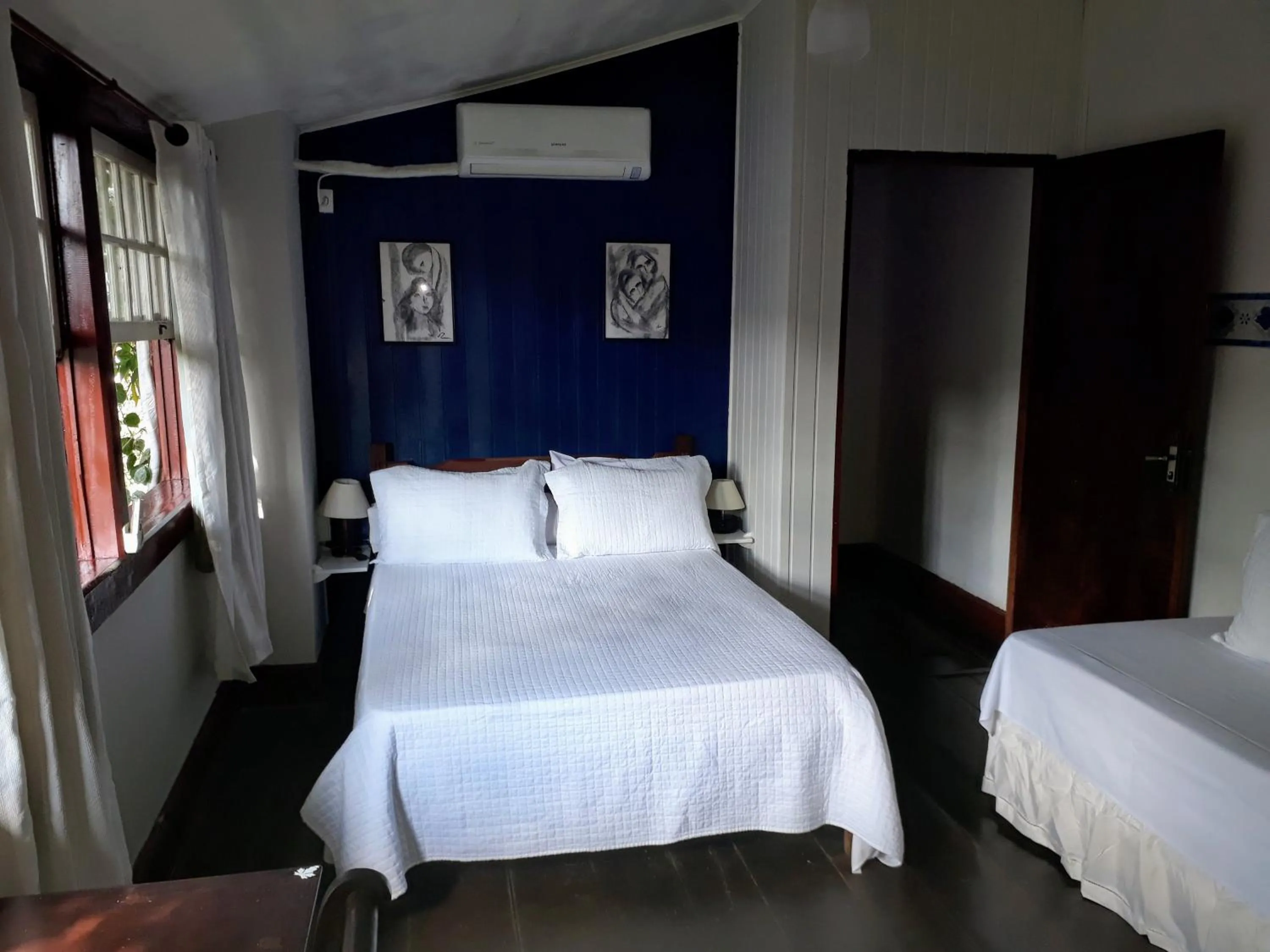 Photo of the whole room in Pousada Arte Colonial - Casarão Histórico do Séc XVIII - Lancha Própria