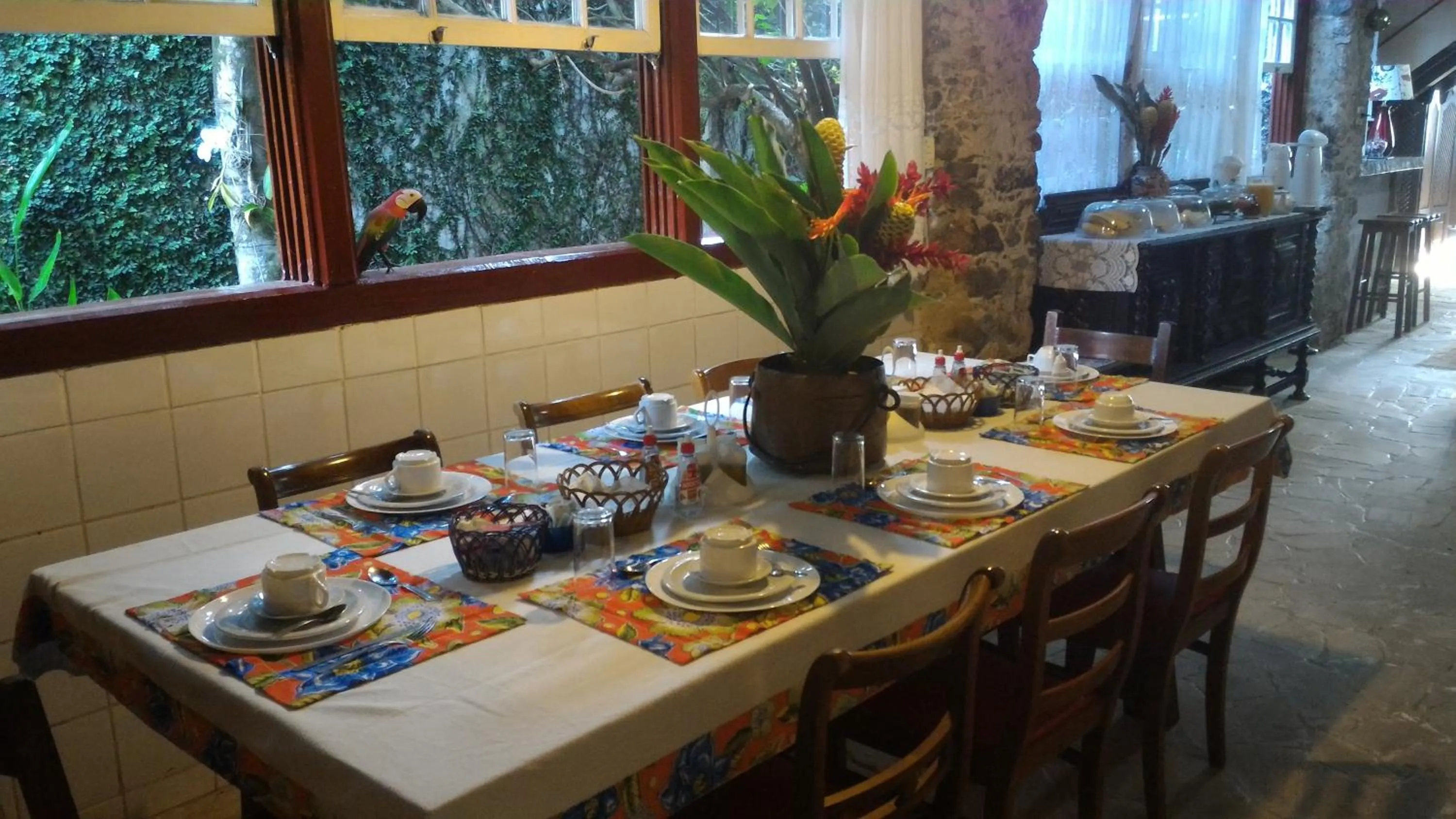 Restaurant/places to eat in Pousada Arte Colonial - Casarão Histórico do Séc XVIII - Lancha Própria