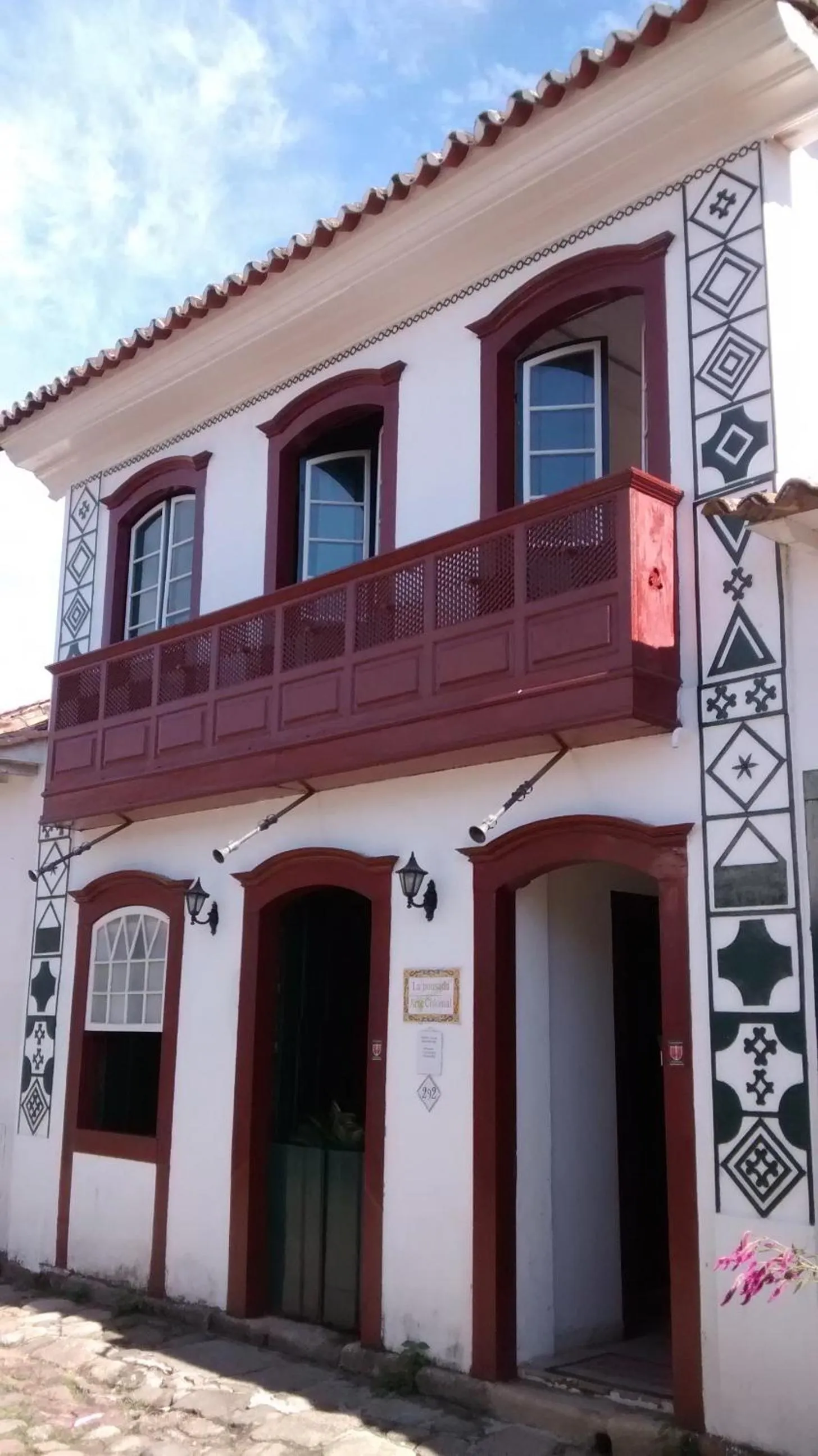 Facade/entrance in Pousada Arte Colonial - Casarão Histórico do Séc XVIII - Lancha Própria