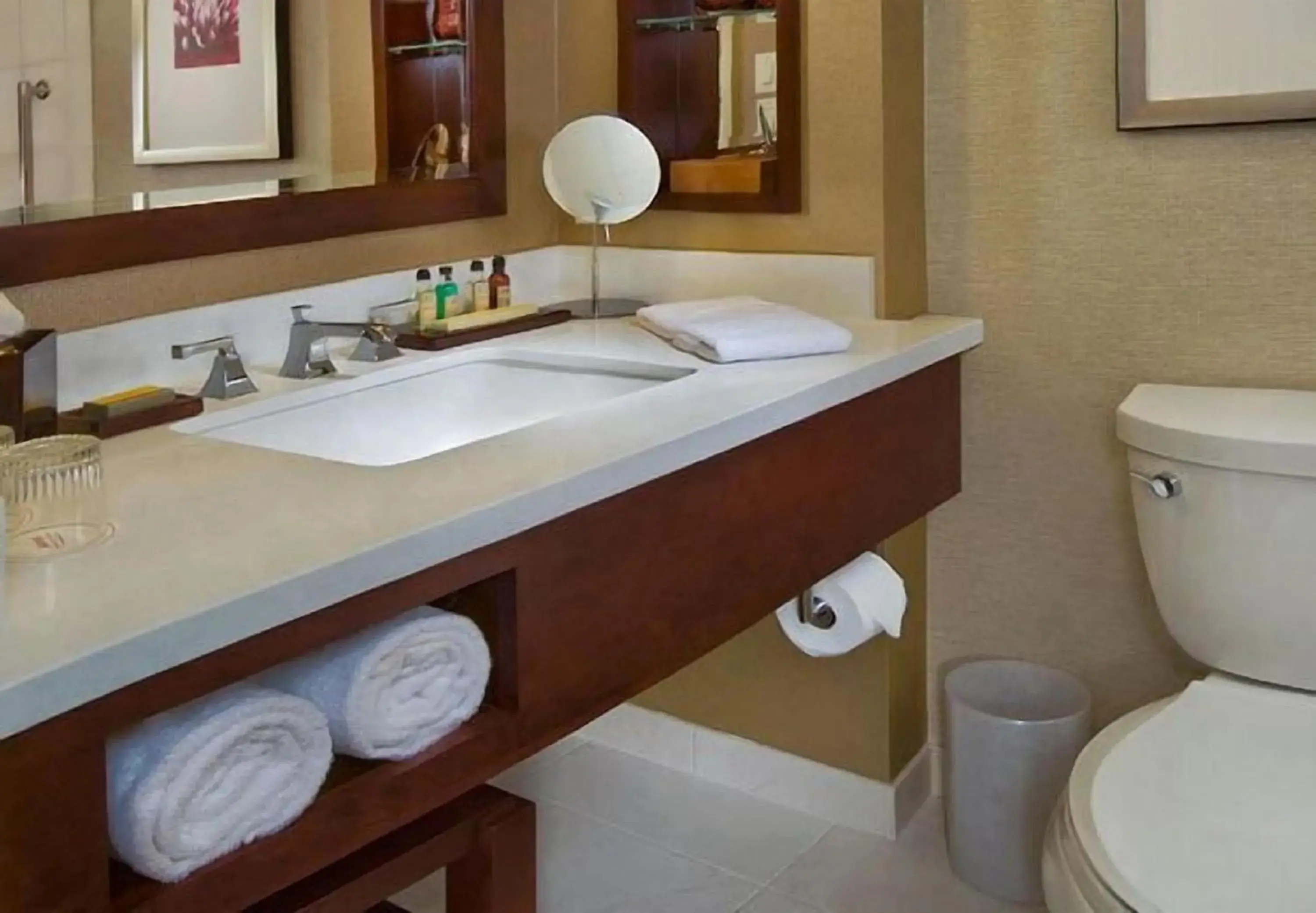 King Room with Adapted Tub - Mobility Accessible in Louisville Marriott East King Room with Adapted Tub - Mobility Accessible in Louisville Marriott East