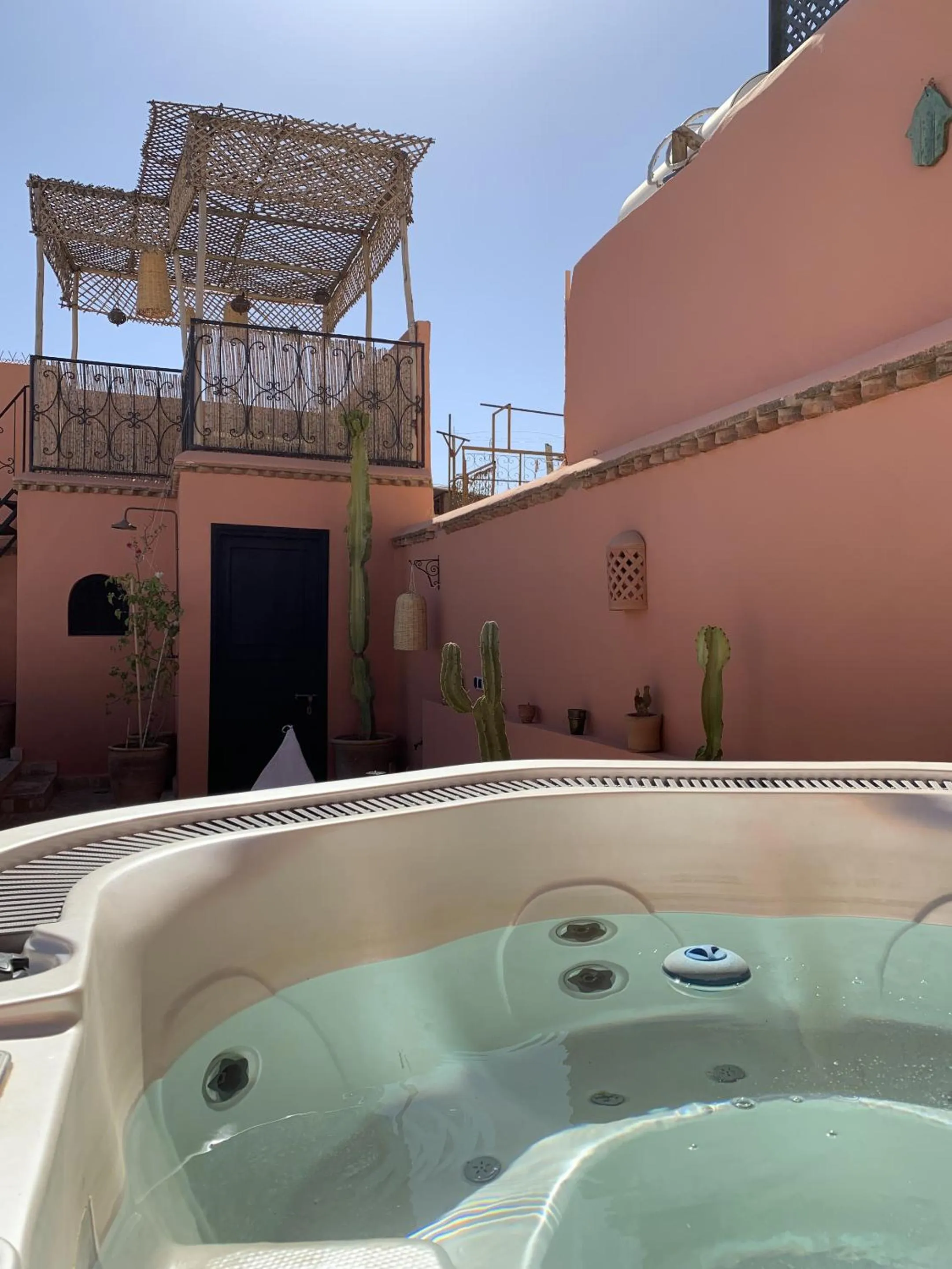 Hot Tub in Riad Sin