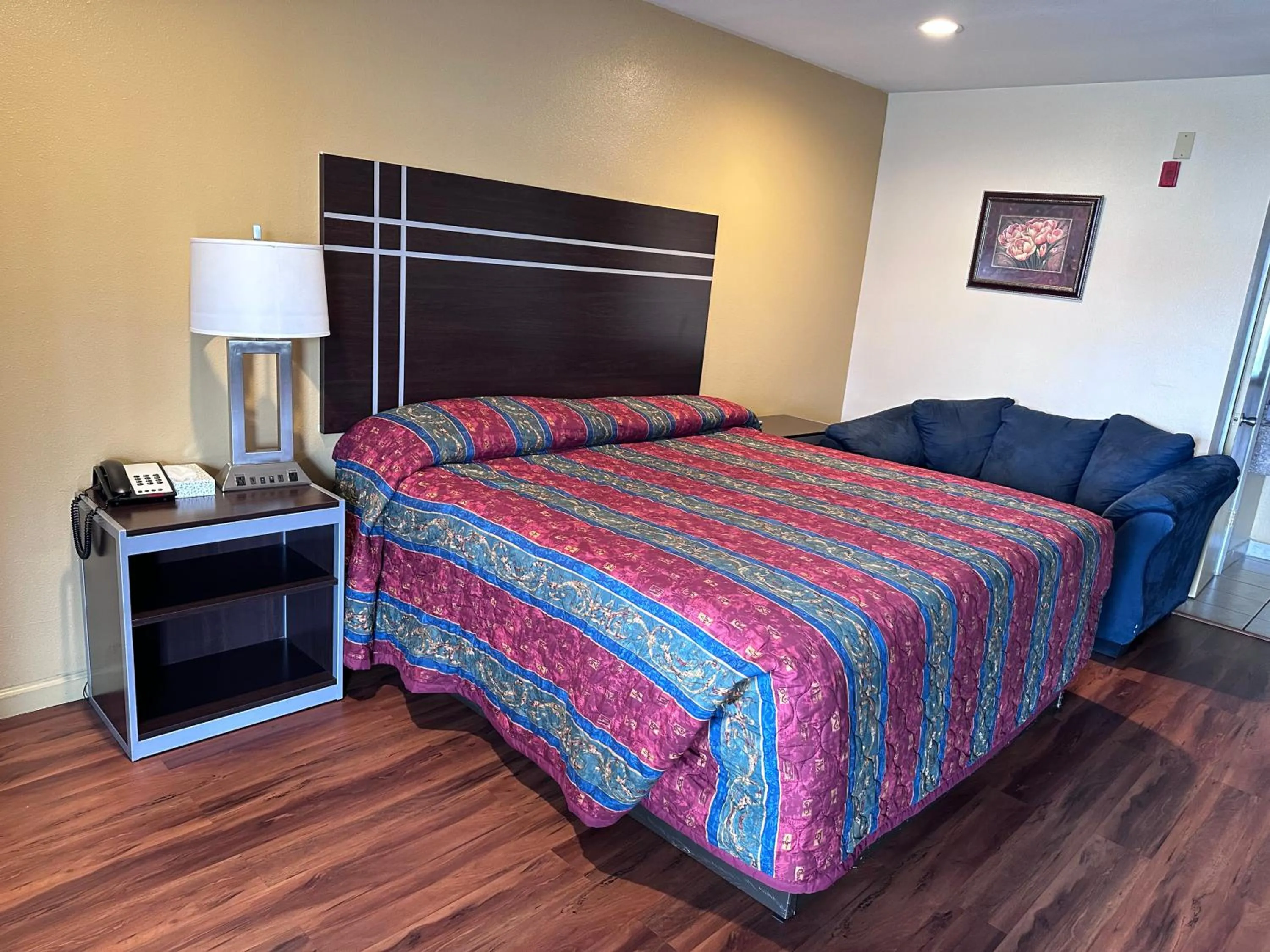 Bed in Colonial Inn Hammond