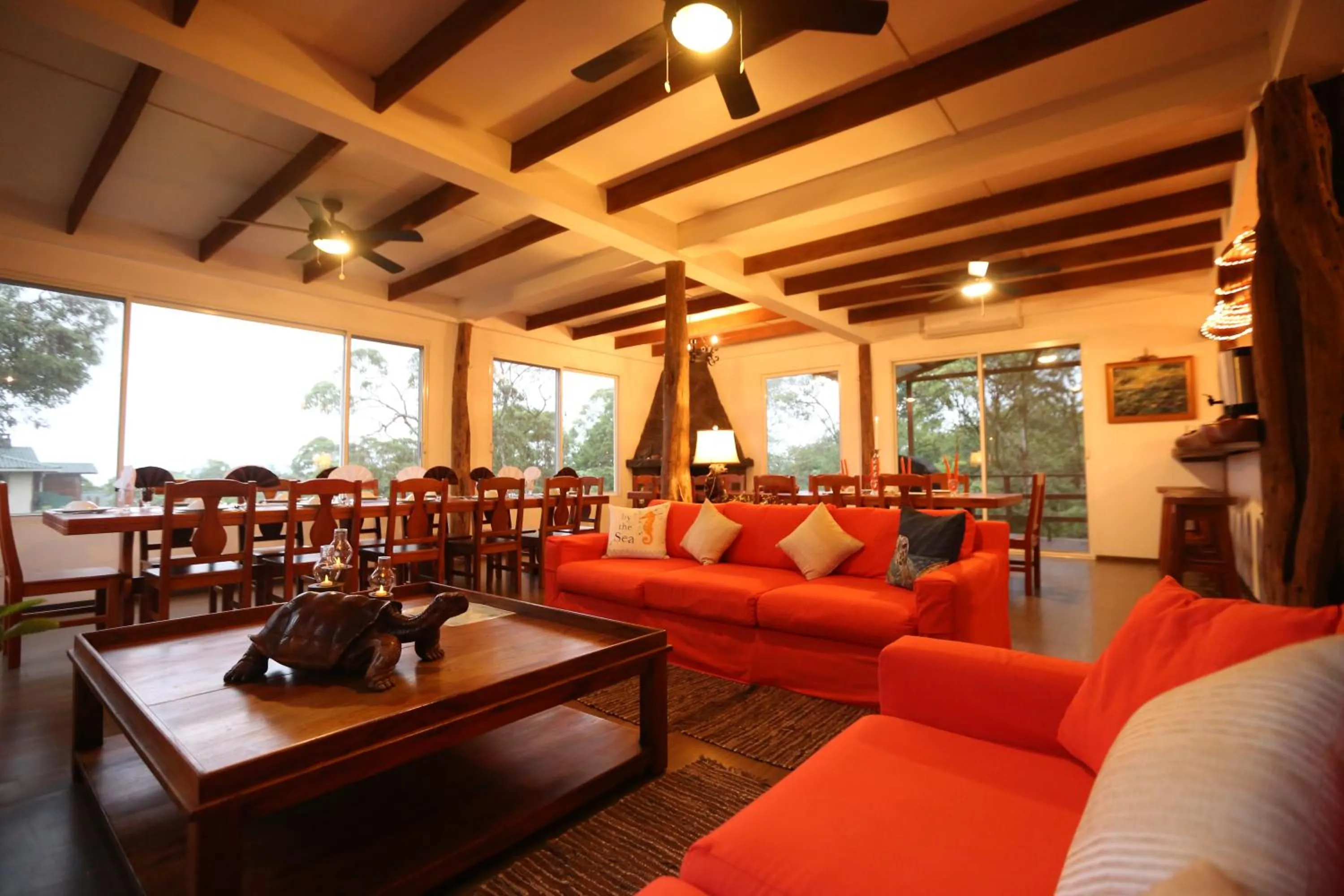 Communal lounge/ TV room in Semilla Verde Boutique Hotel