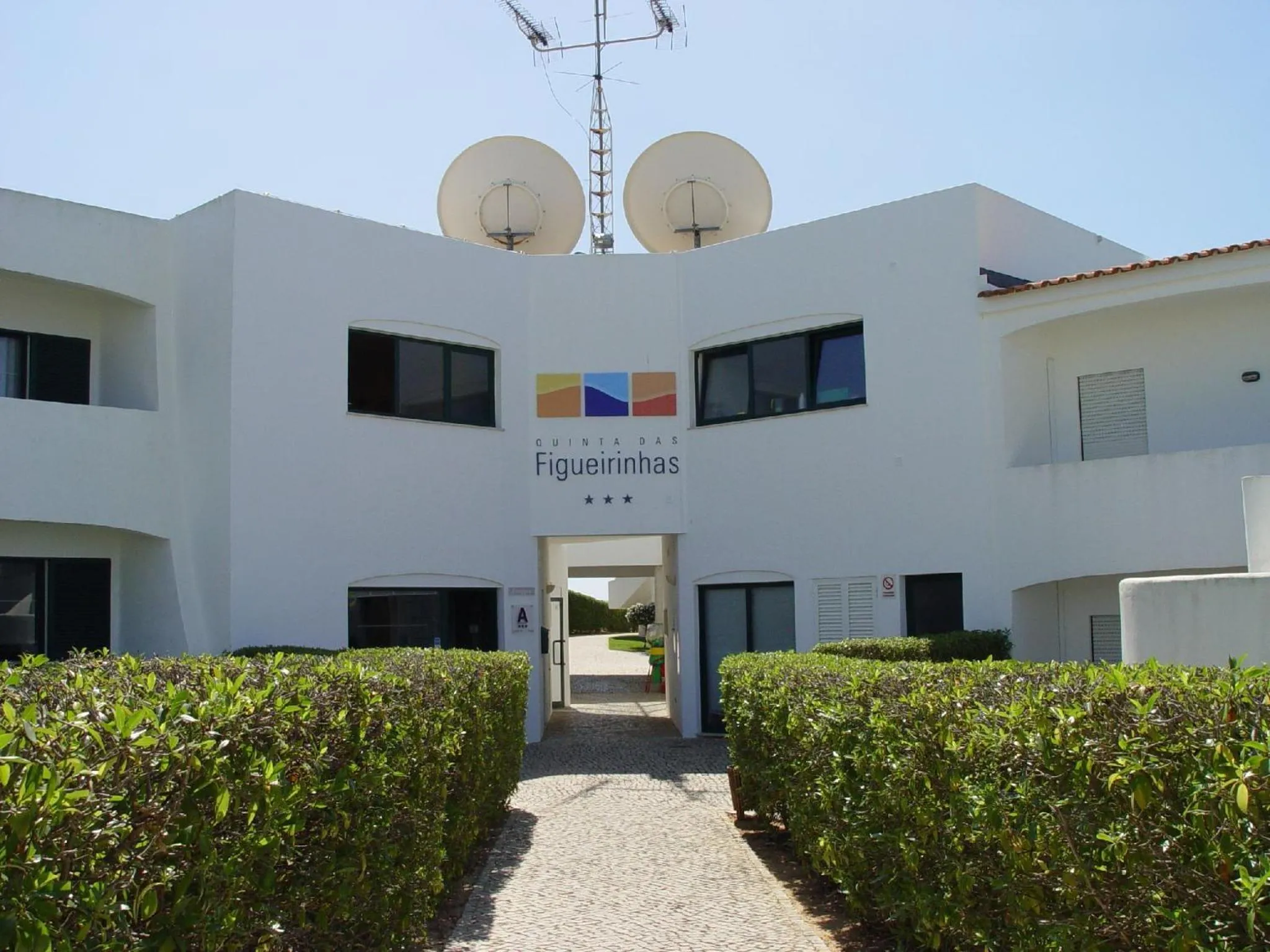Facade/entrance in Quinta Das Figueirinhas & Quintinha Village