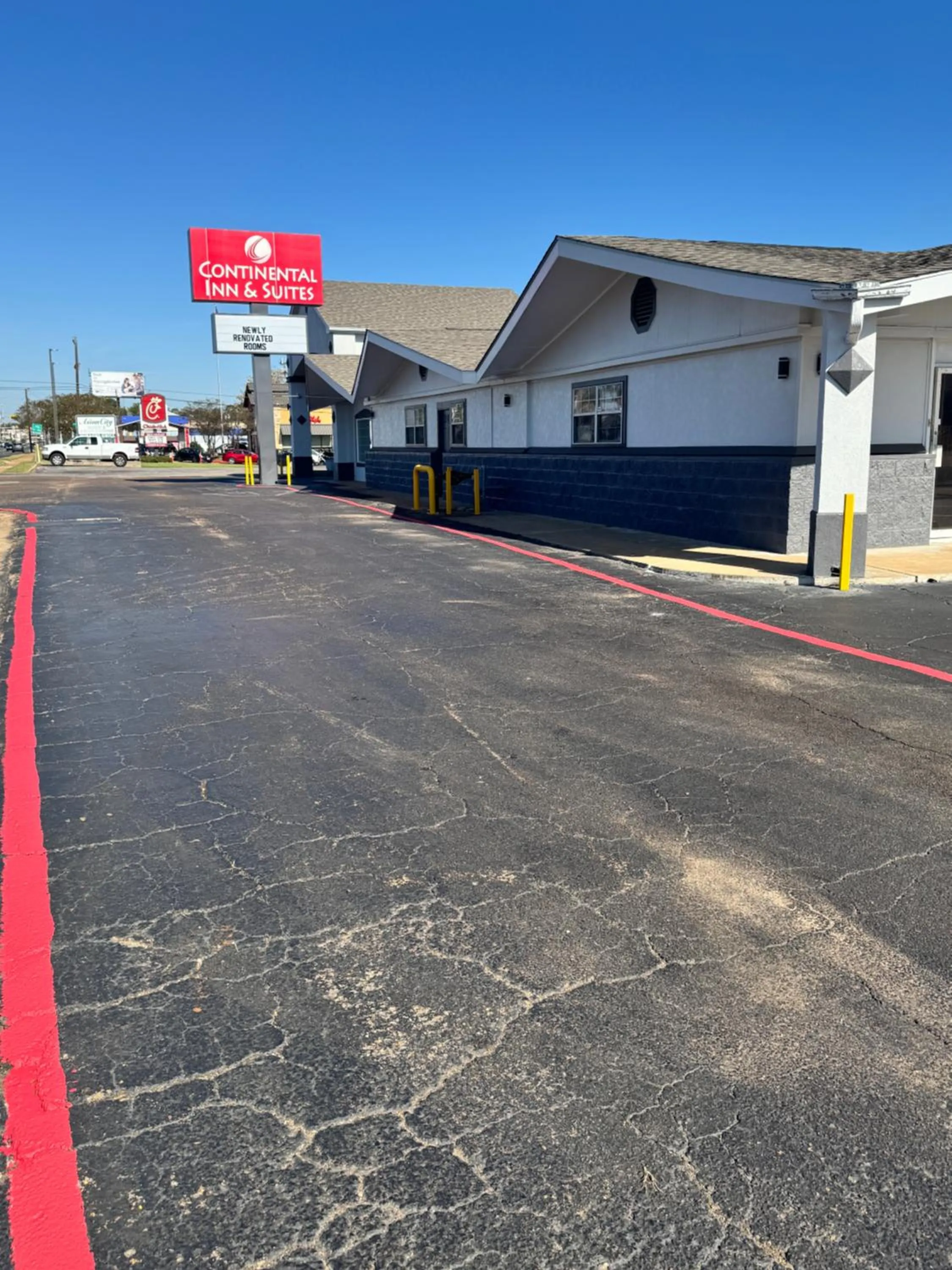 Property building in Continental Inn and Suites Nacogdoches TX SFA University Downtown