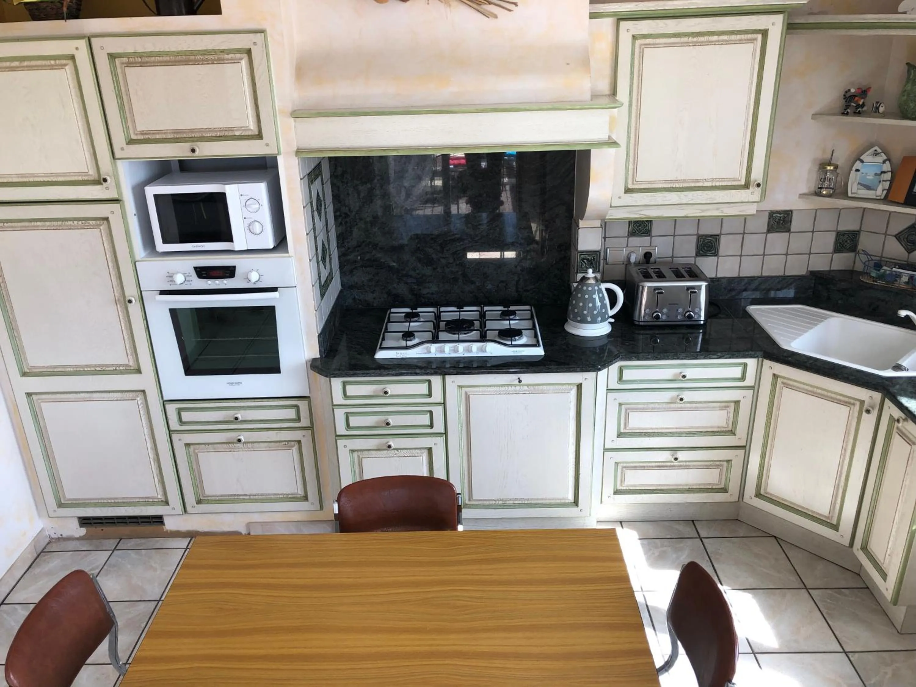 Communal kitchen in Chambres des arrys