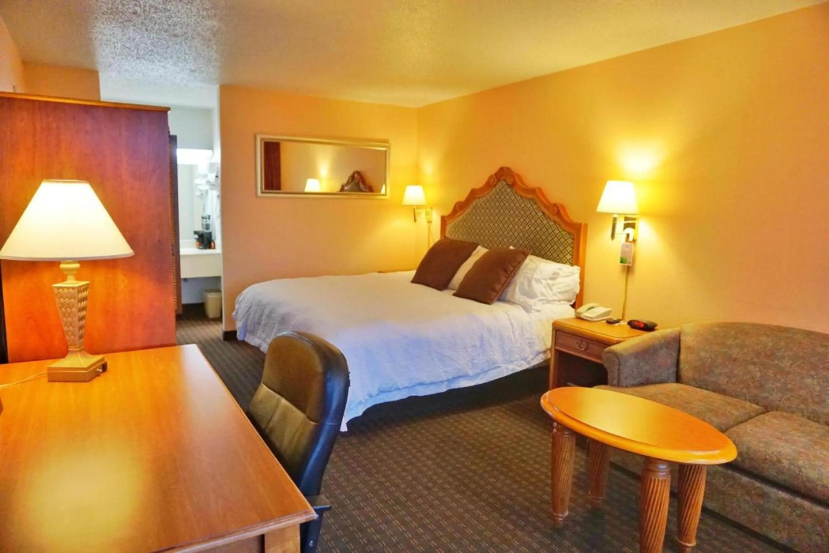 1 Bedroom Apartment in Castle inn & suites by OYO Lawton