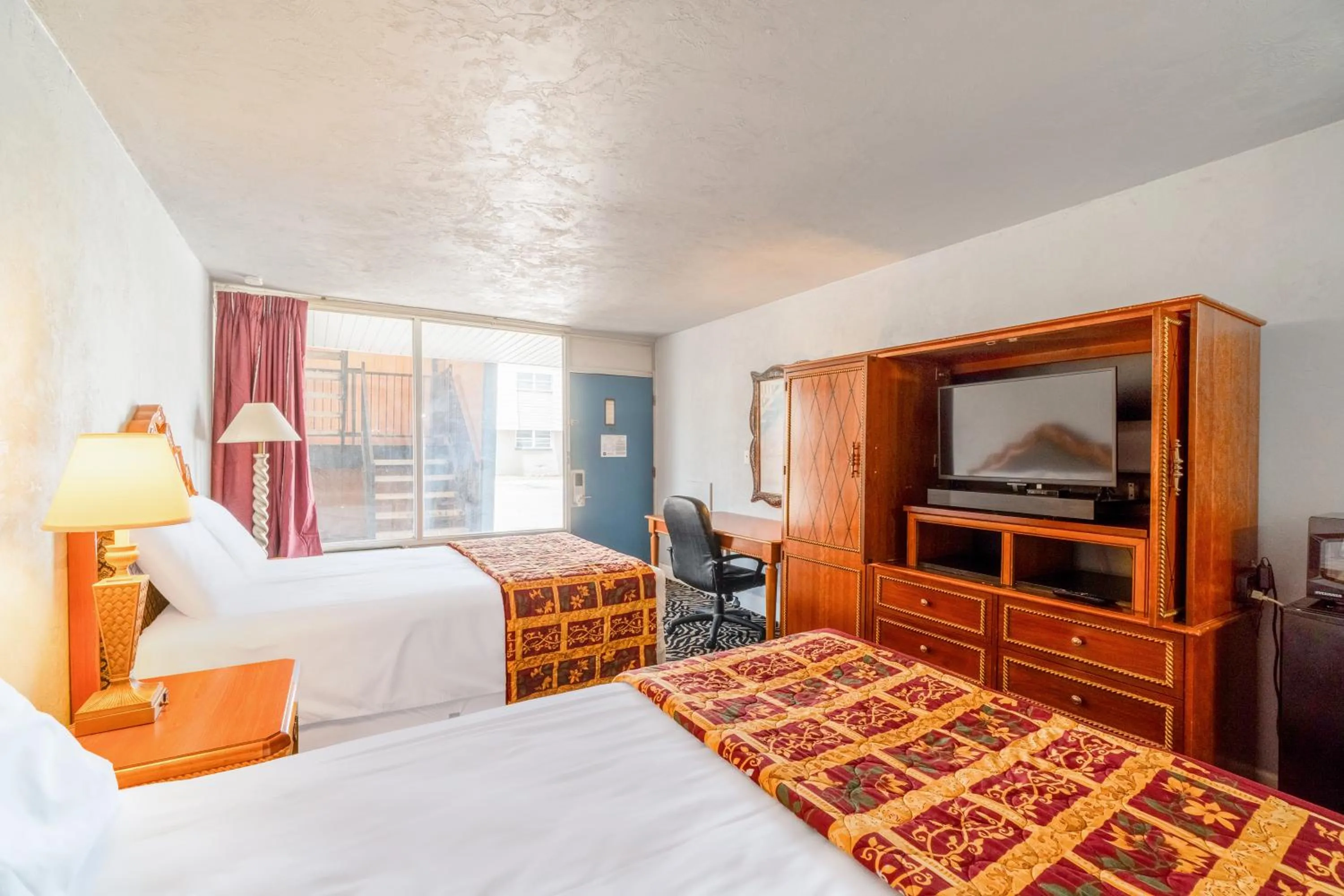 Bedroom, Bed in Castle inn & suites by OYO Lawton