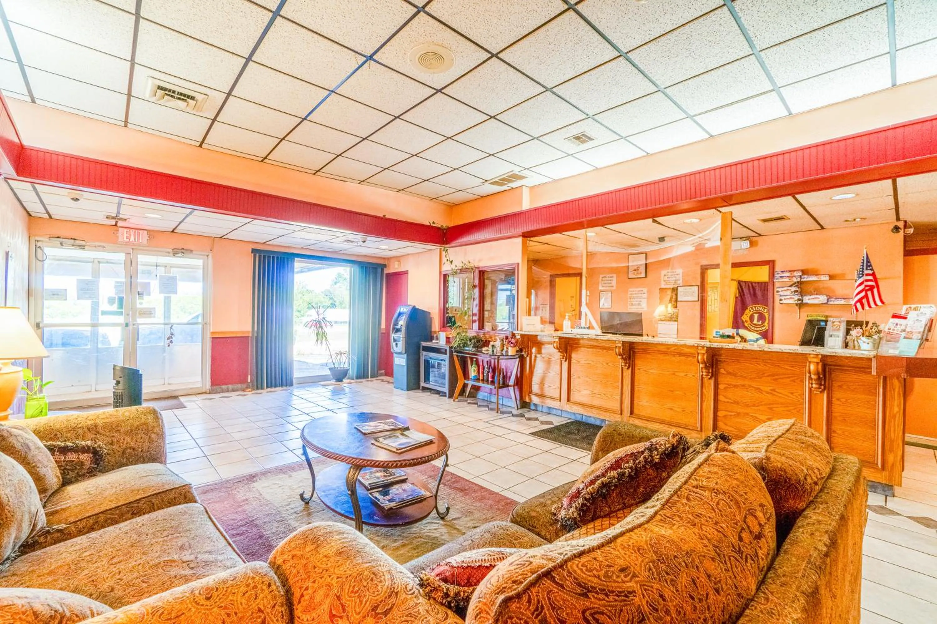 Lobby or reception in Castle inn & suites by OYO Lawton