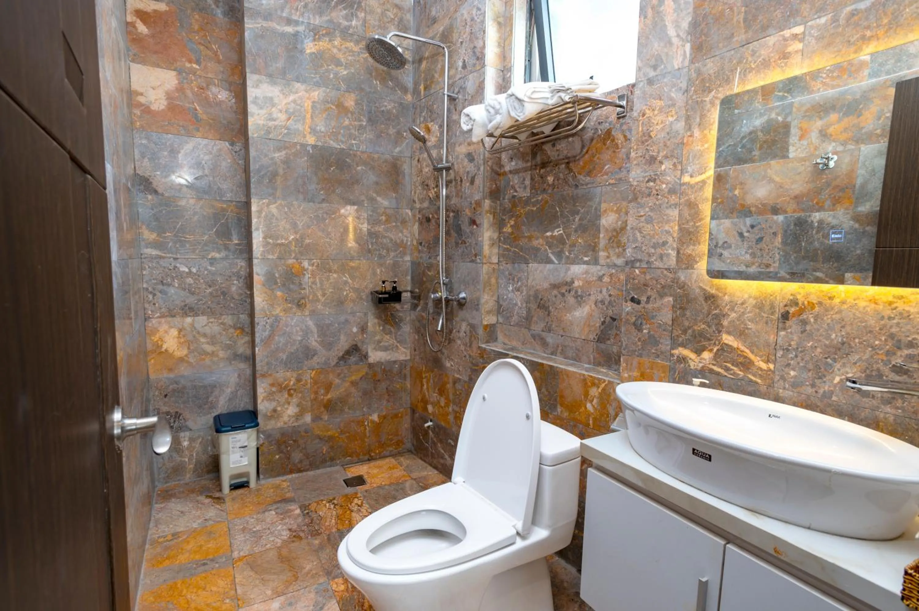 Toilet in Hoi An Majestic Villa