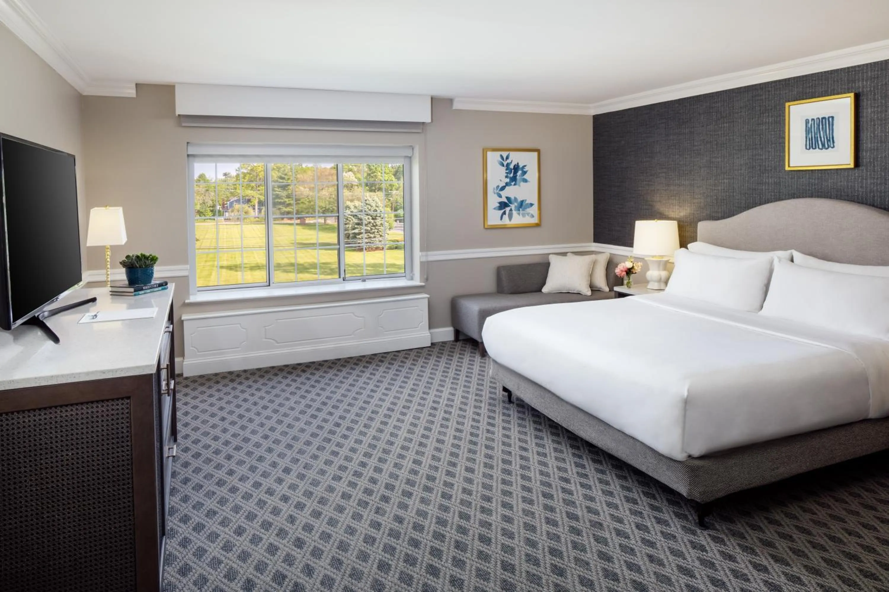 Guests, Bed in The Madison Hotel