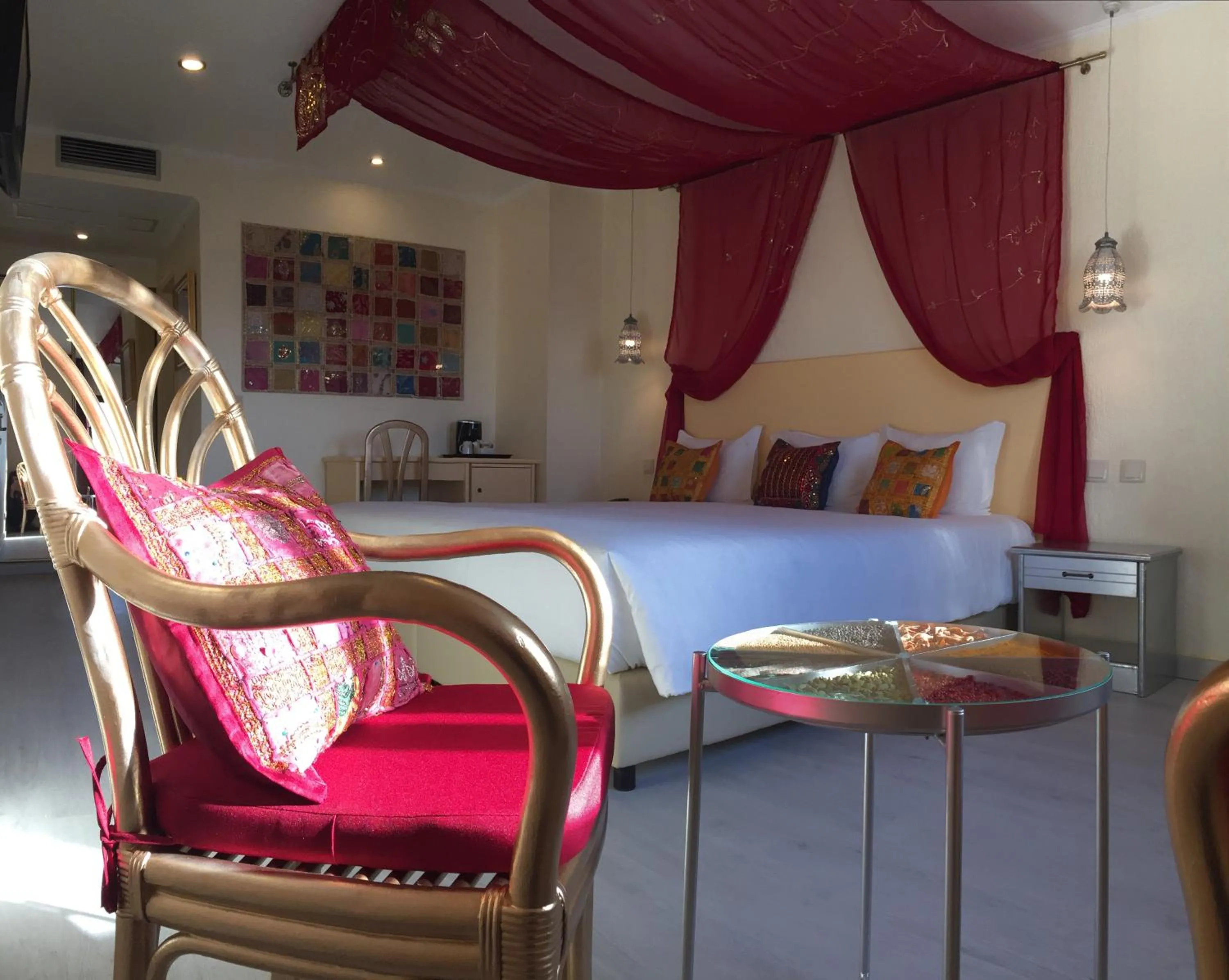 Decorative detail, Bed in Hotel A.S. Lisboa