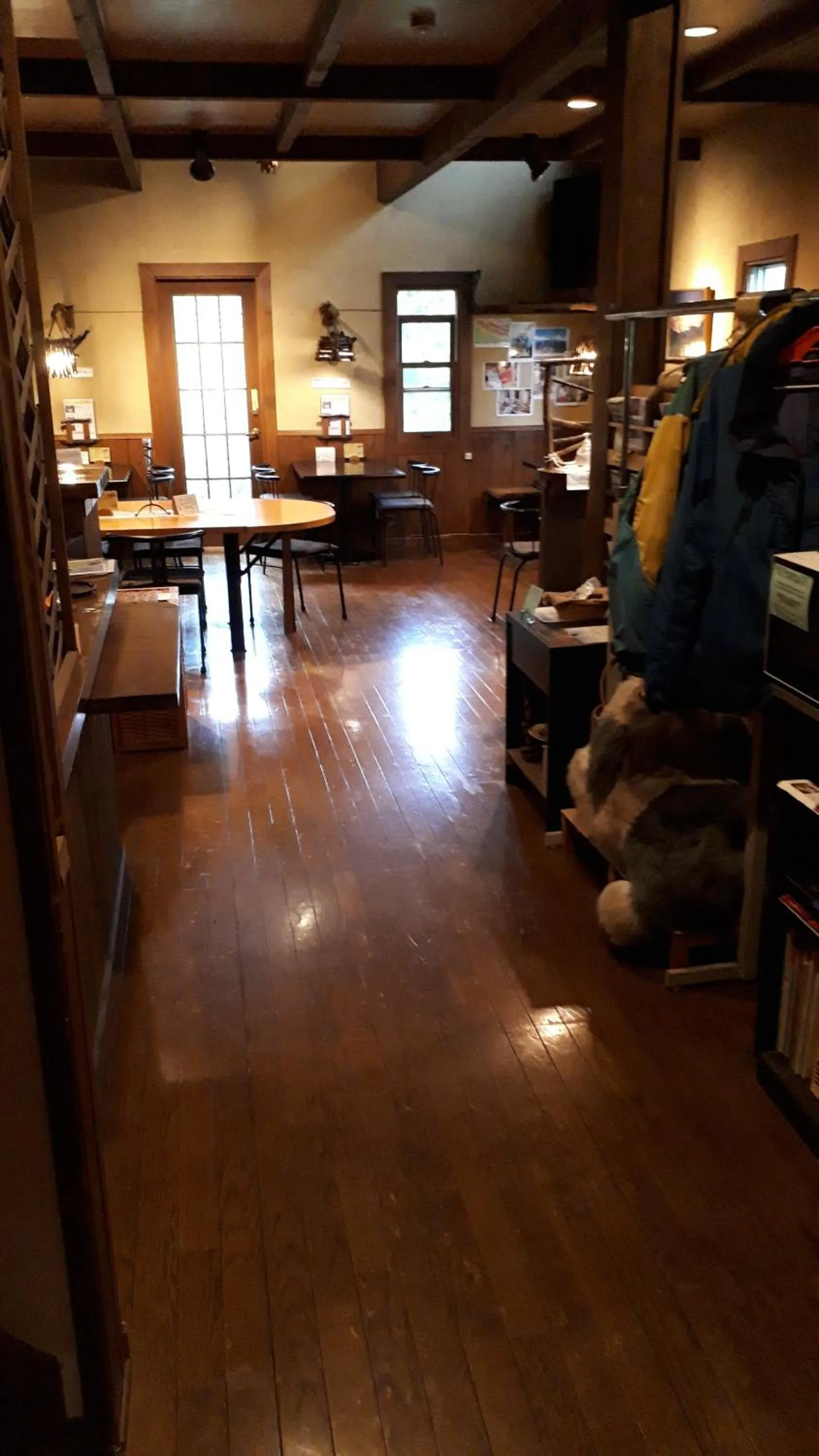 Restaurant/places to eat in Bistare Kana