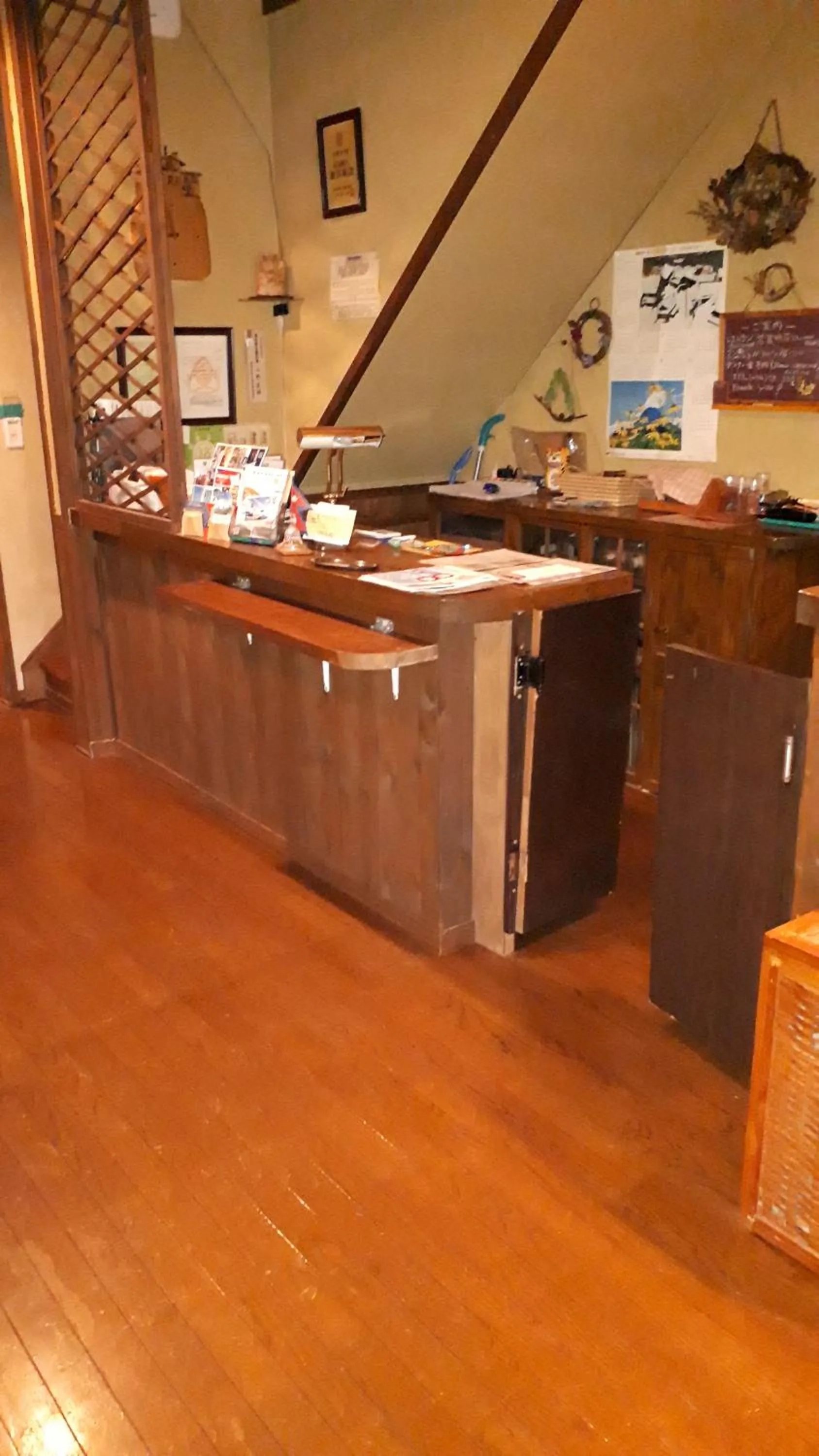 Restaurant/places to eat in Bistare Kana