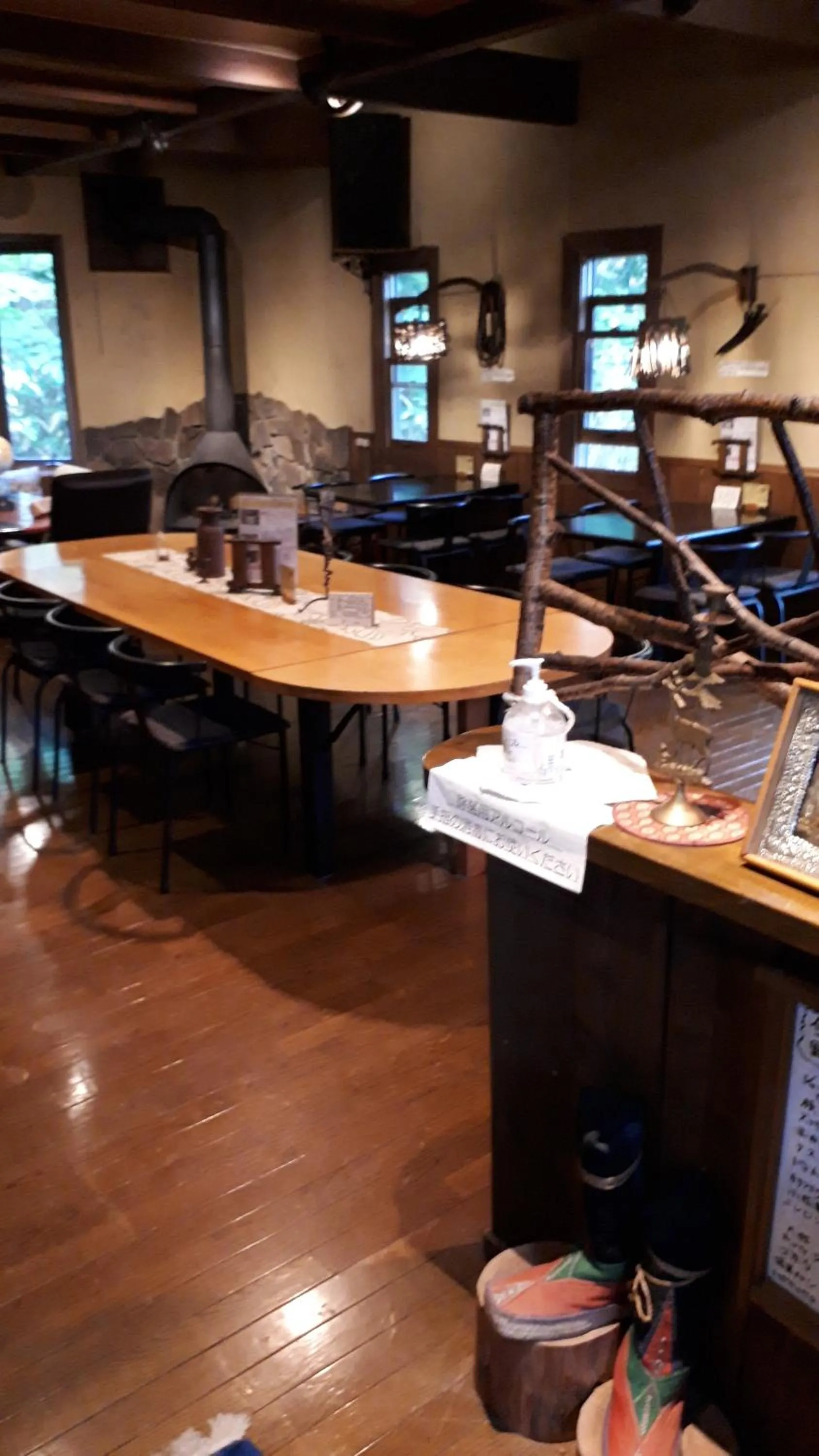 Restaurant/places to eat in Bistare Kana