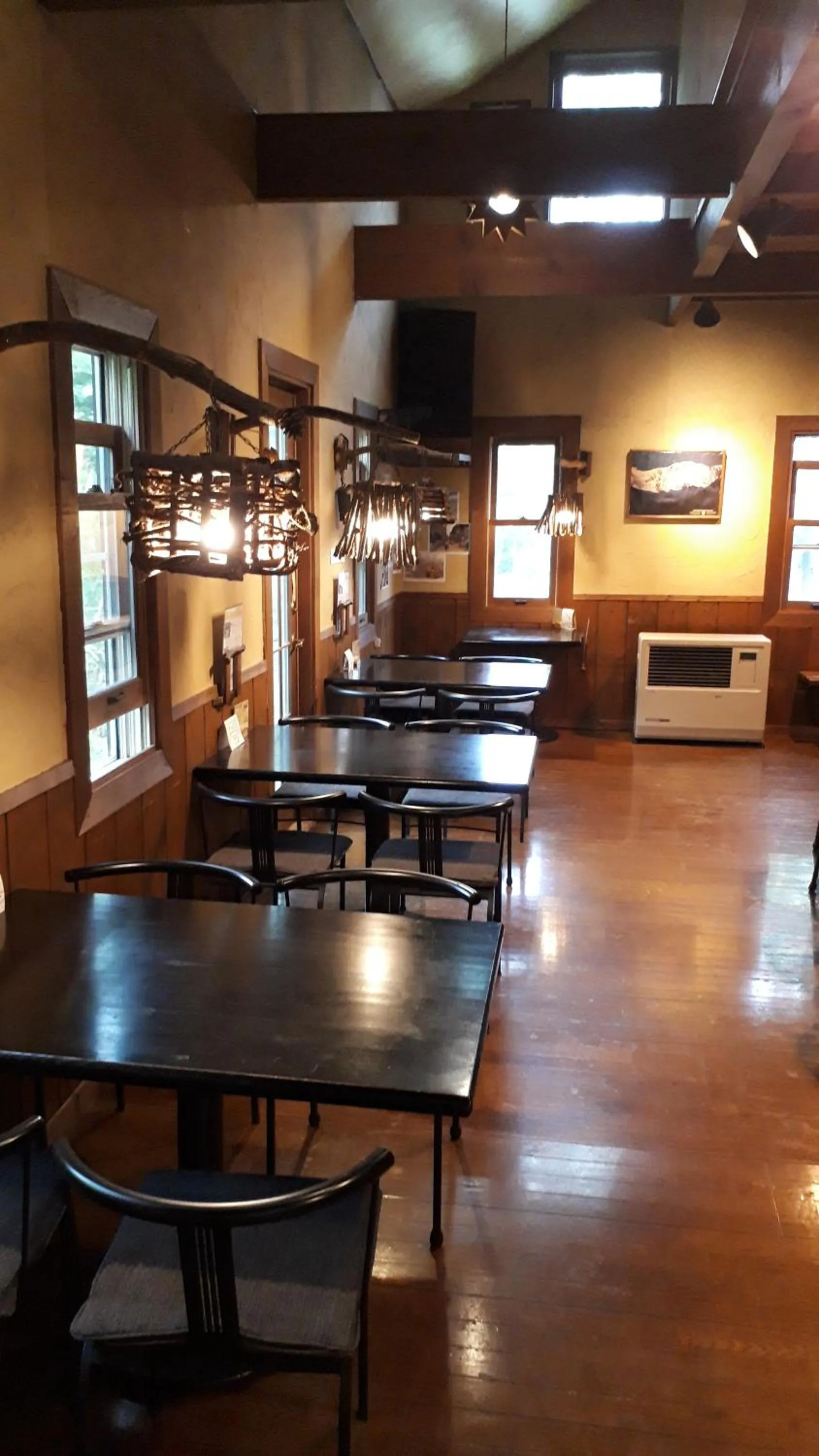 Restaurant/places to eat in Bistare Kana