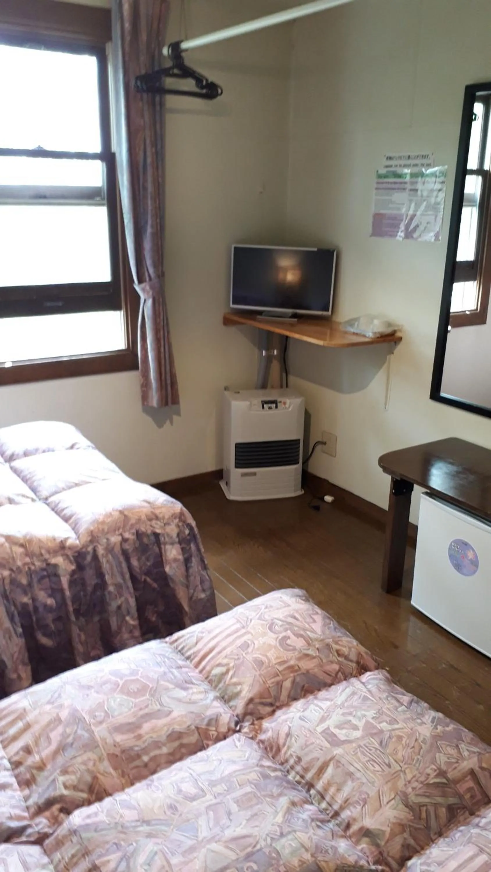 Photo of the whole room, Bed in Bistare Kana