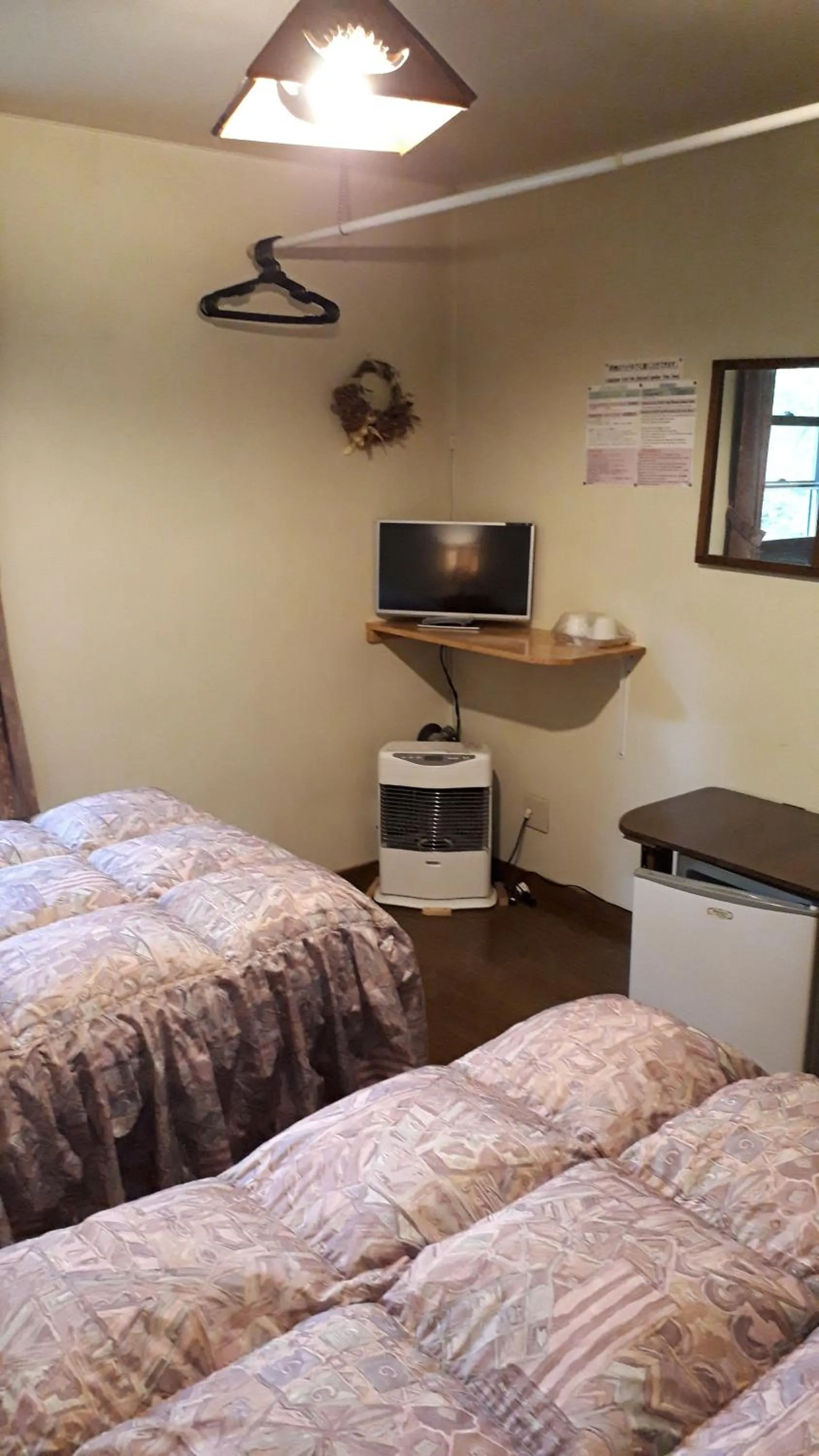 Photo of the whole room, Bed in Bistare Kana