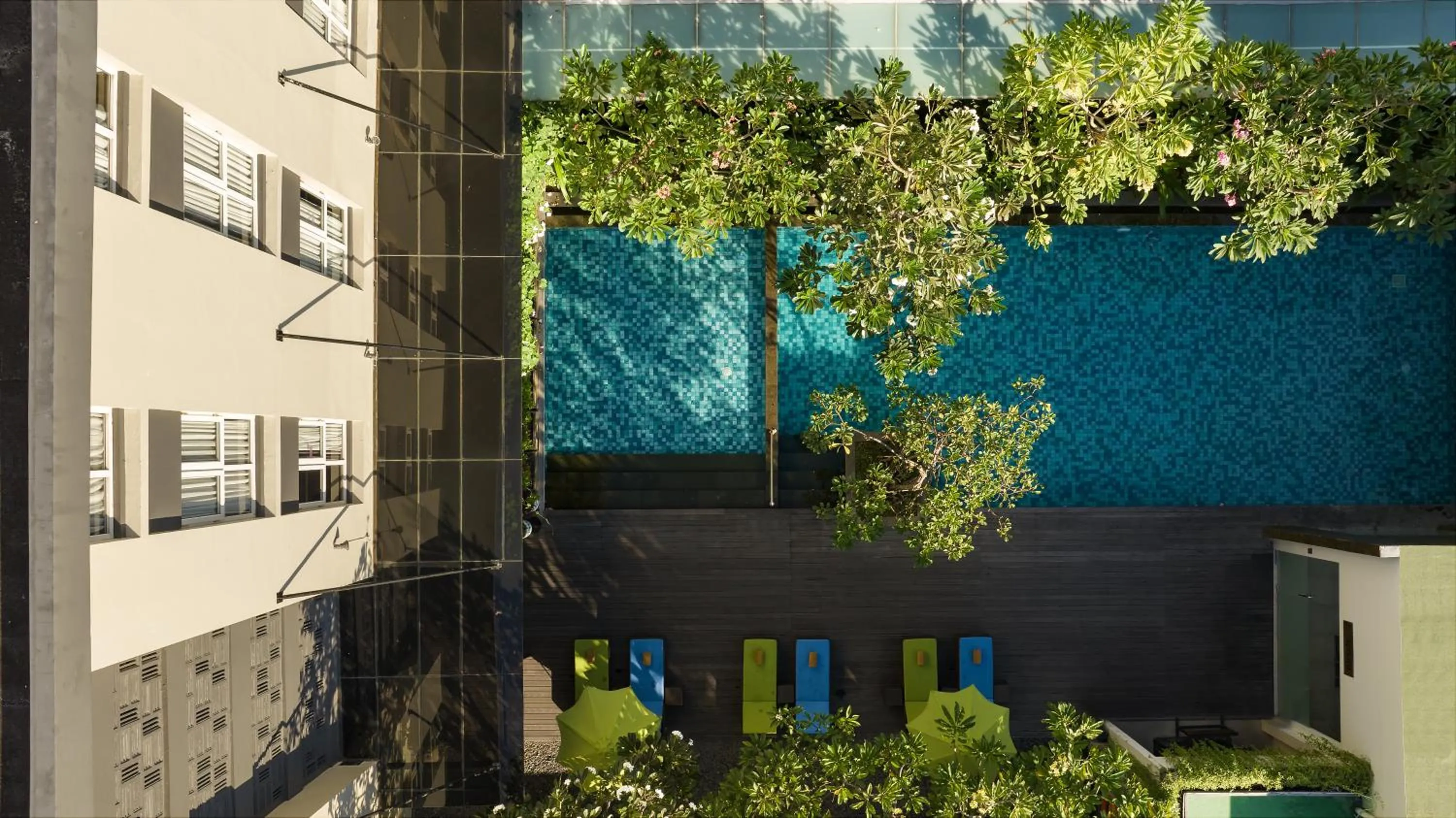 Swimming pool in Hotel Santika Mataram