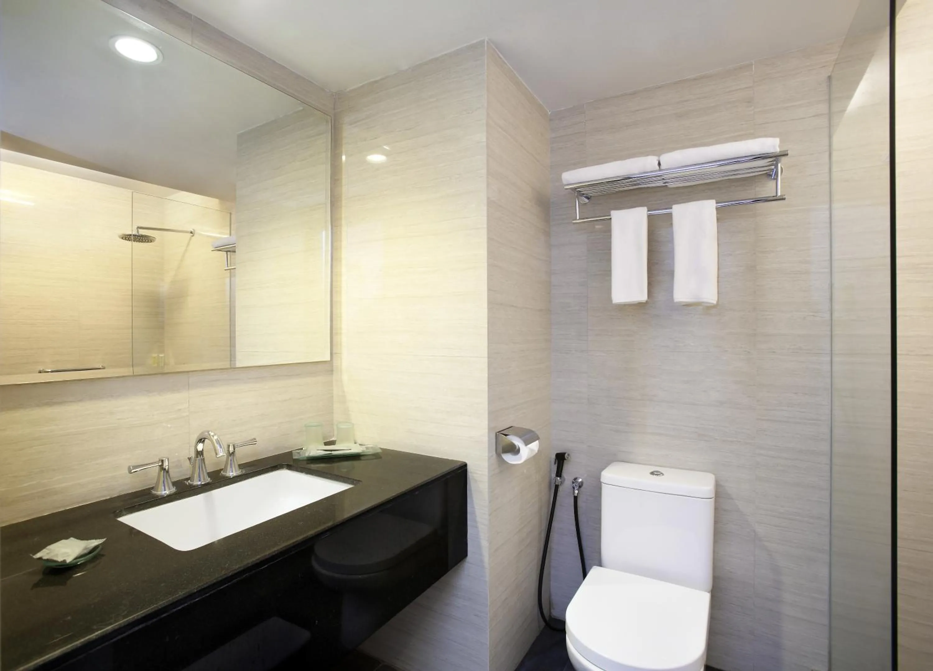 Bathroom in Hotel Santika Mataram